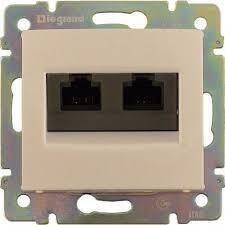 LEGRAND 774131Legrand Valena Cat5e data prizi RJ45 UTP - 2çıkış BejLegrand Valena Cat5e data prizi RJ45 UTP - 2çıkış Bej{ubercoelektromarket}