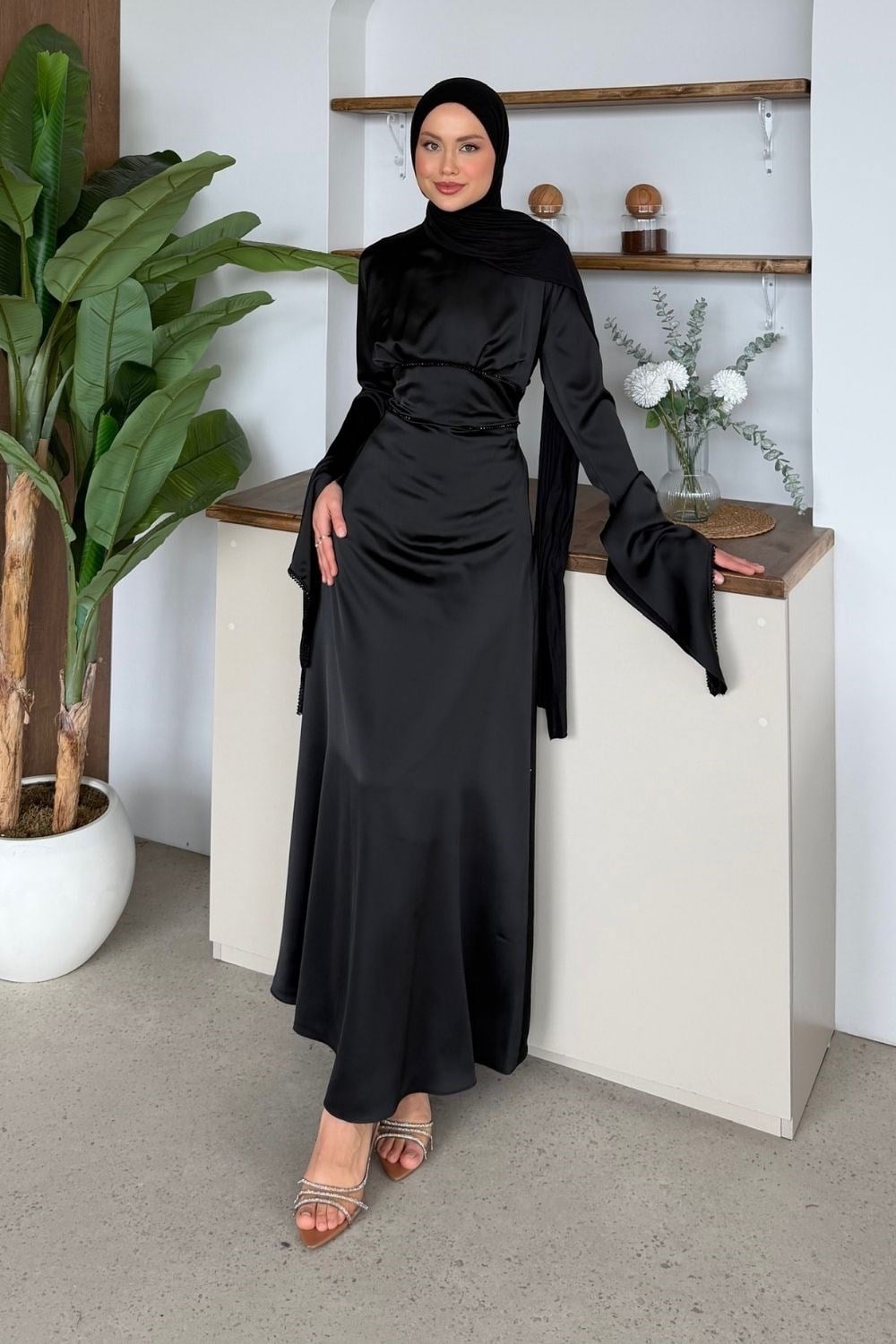 Moneva Kolları Yırtmaçlı Abiye Siyah