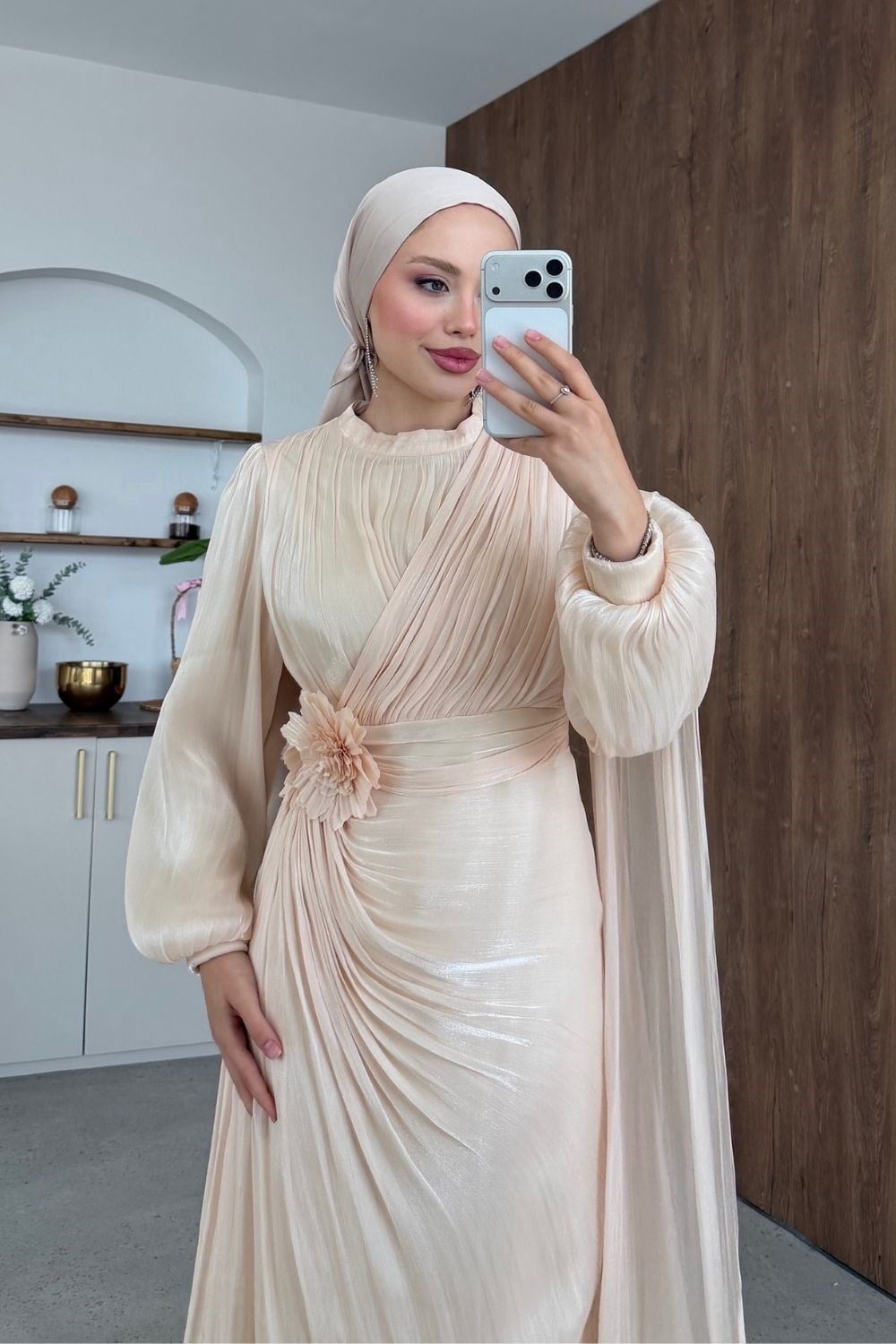 Nilüfer Çiçeği Detay Abiye Bej