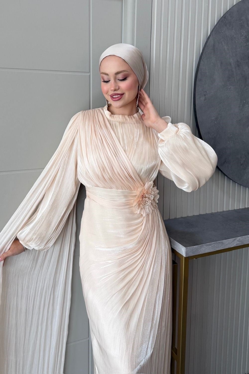 Nilüfer Çiçeği Detay Abiye Bej