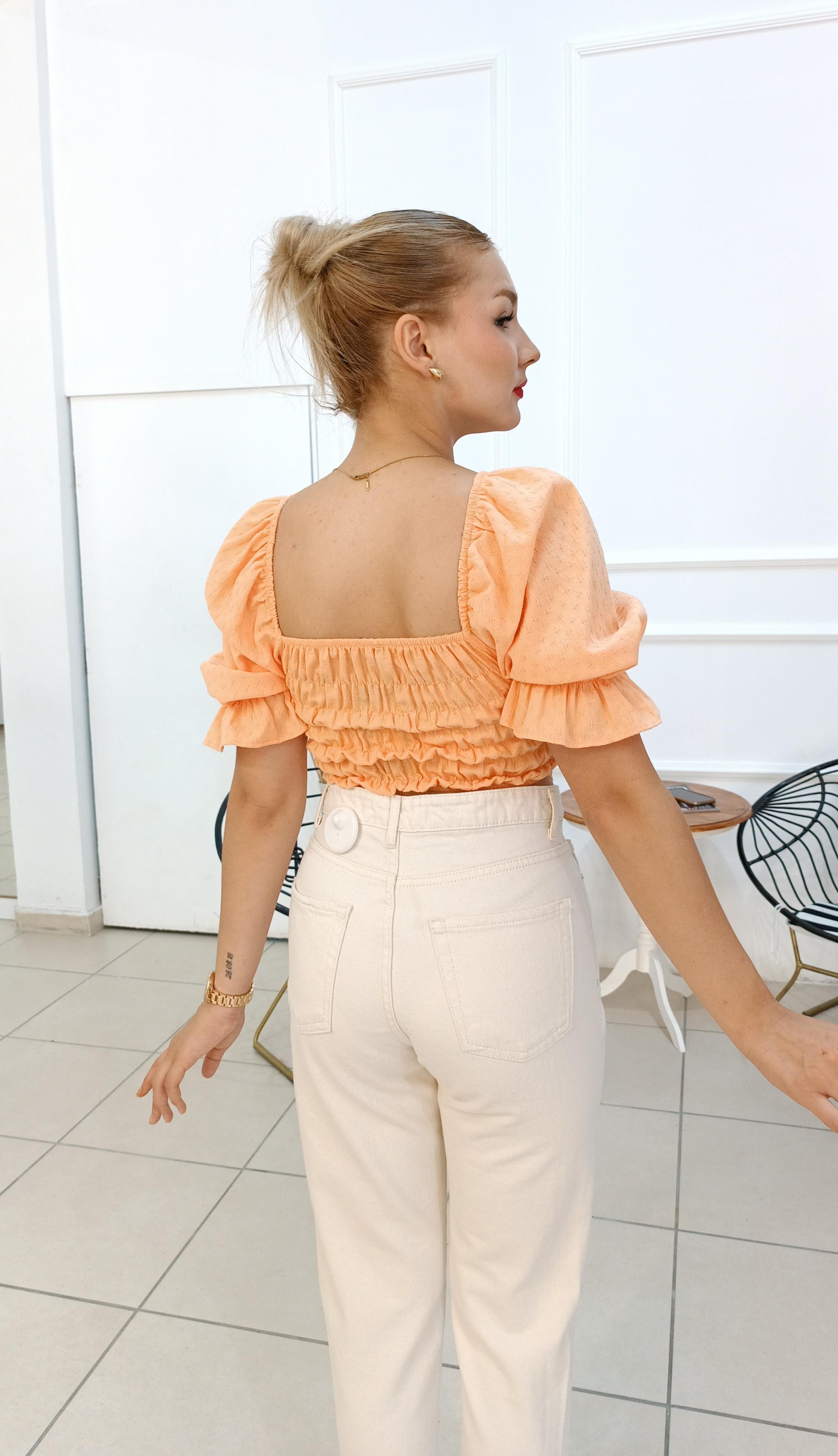 Balon Kollu Sırt Kısmı Lastikli Tasarım Crop Bluz