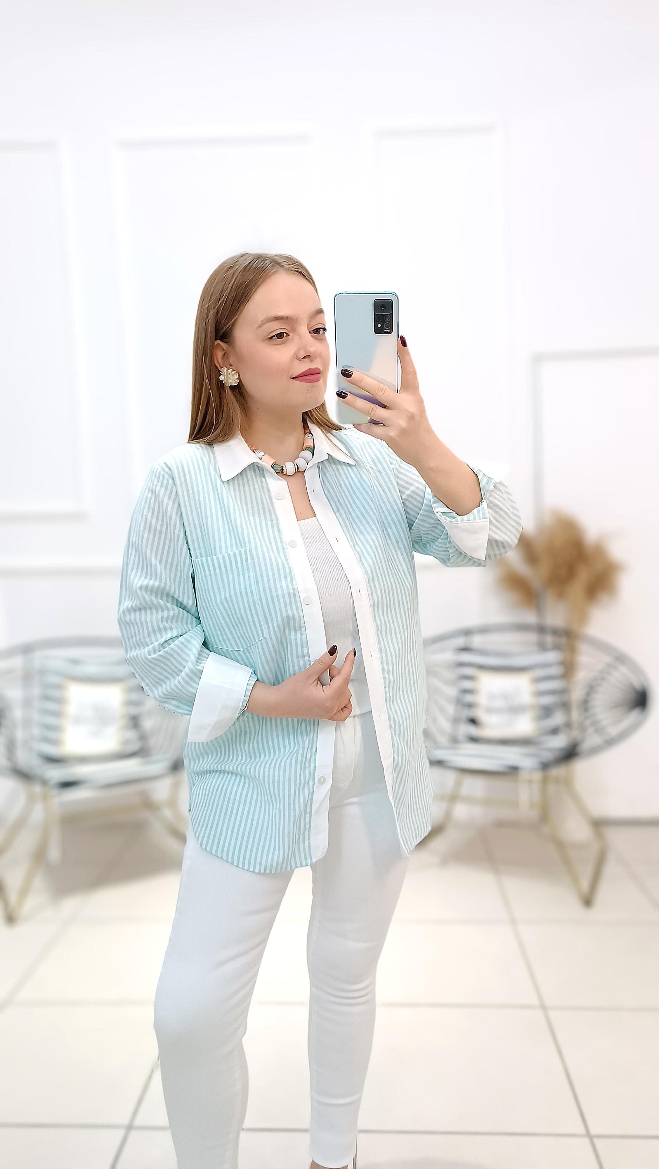 Beyaz Şerit Detaylı Çizgili Poplin Gömlek