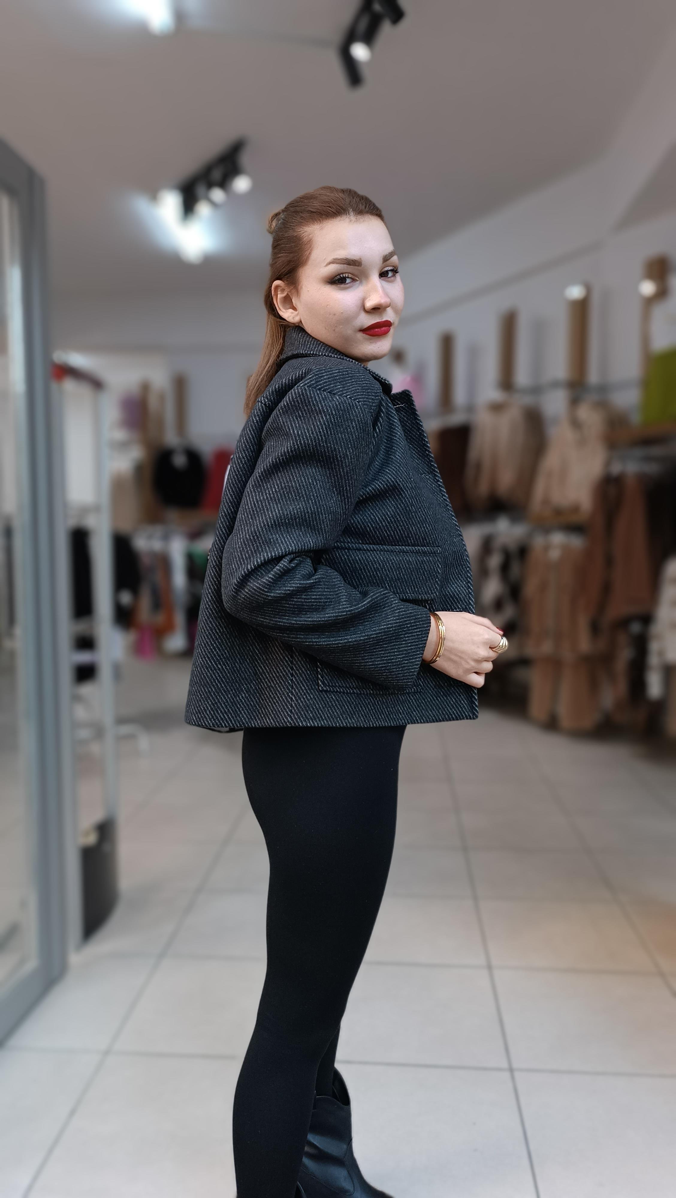Gümüş Düğmeli İçi Astarlı Kaşe Mont