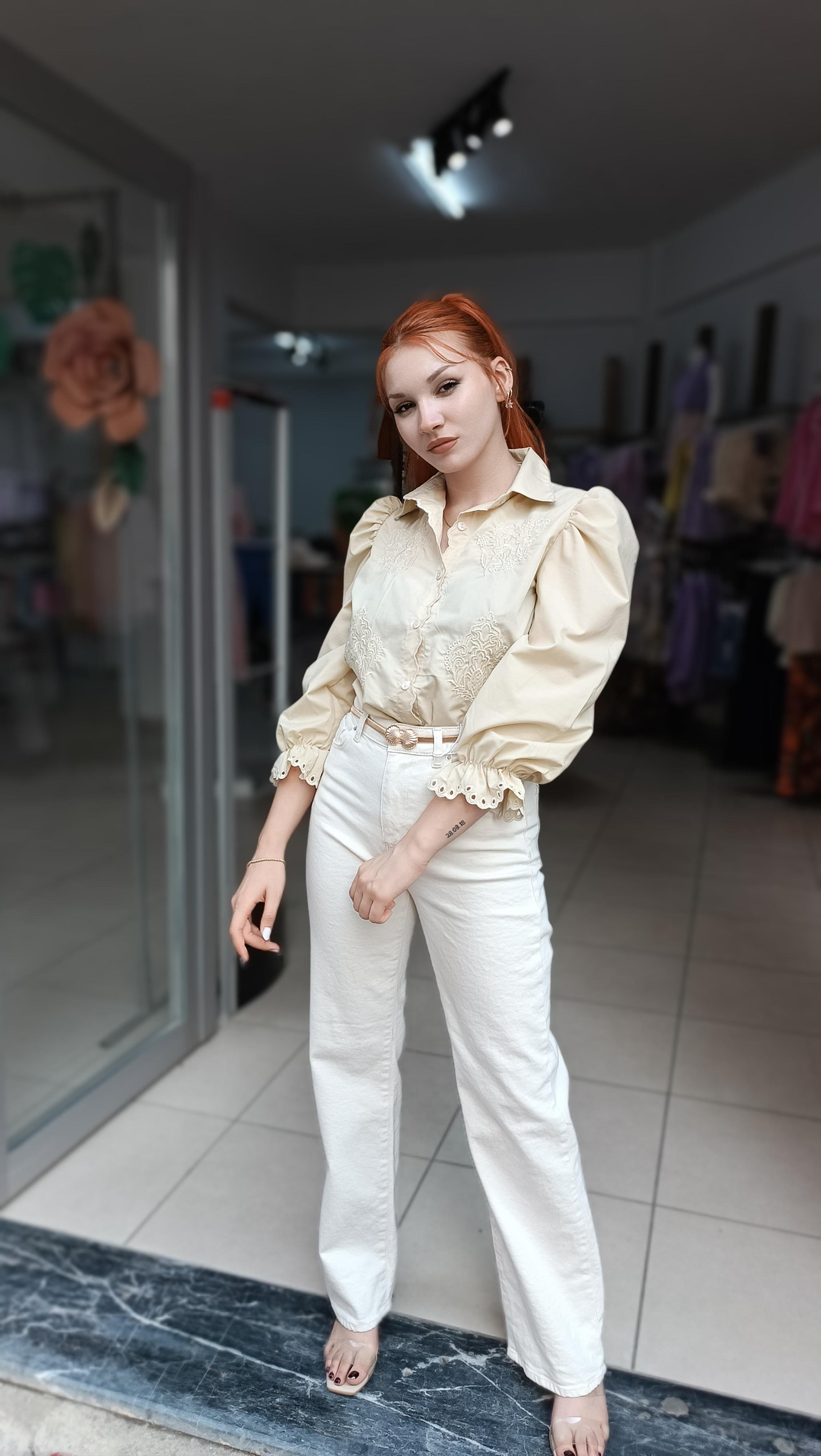 Kolları Fırfır Detaylı İşlemeli Vintage Gömlek