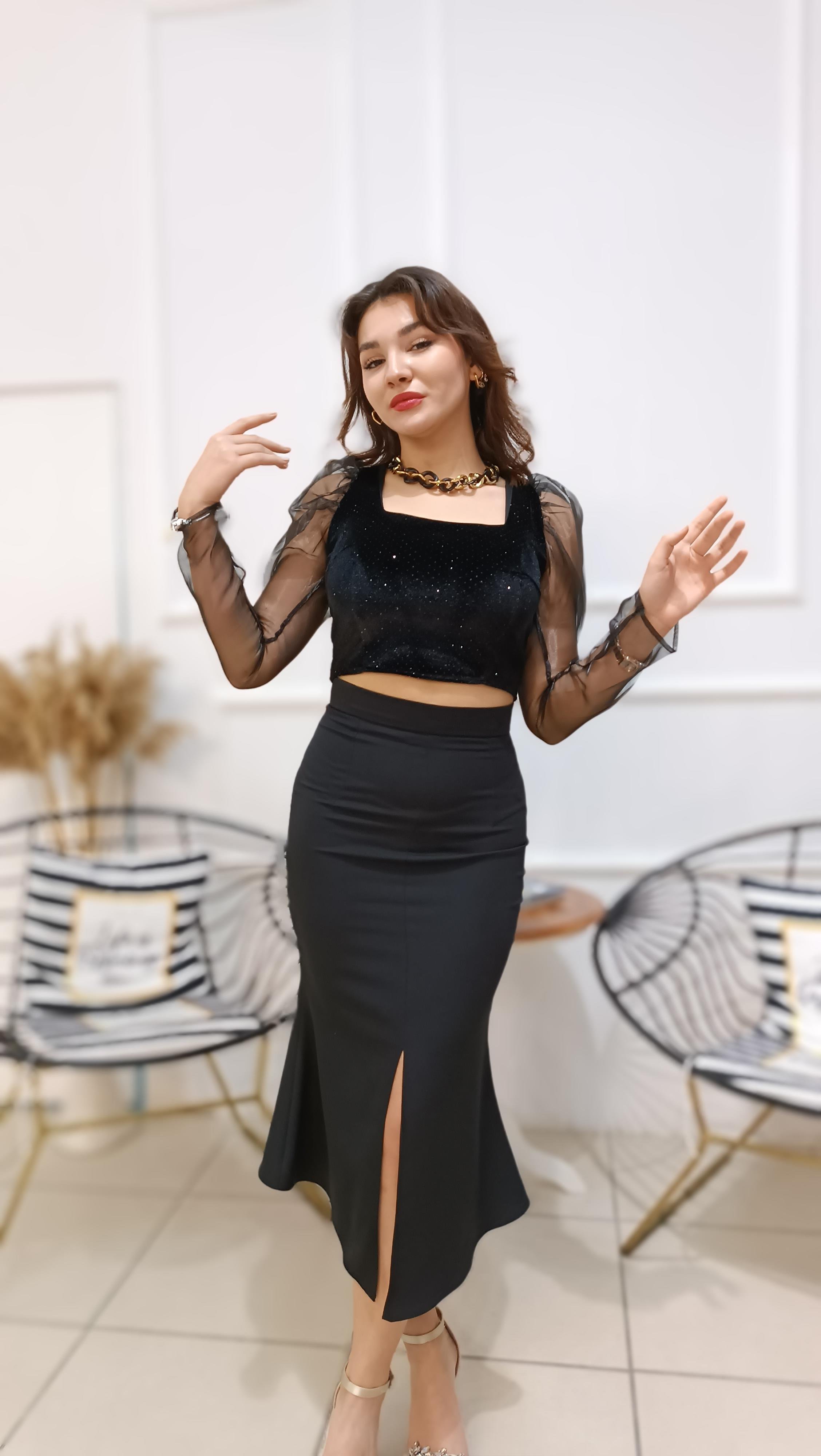 Kolları tüllü ışıltılı Kadife Crop Bluz