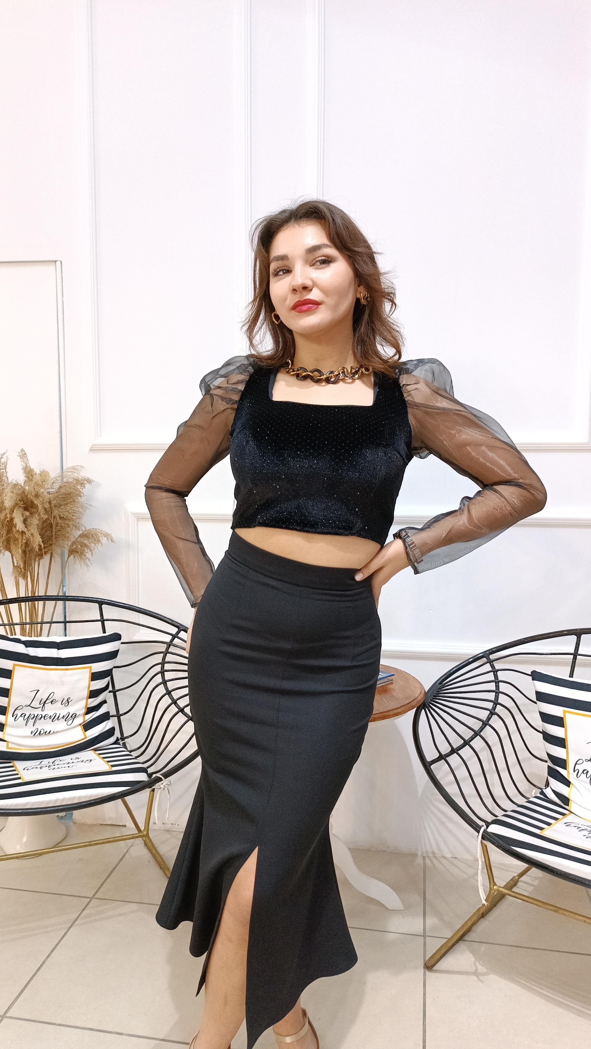 Kolları tüllü ışıltılı Kadife Crop Bluz