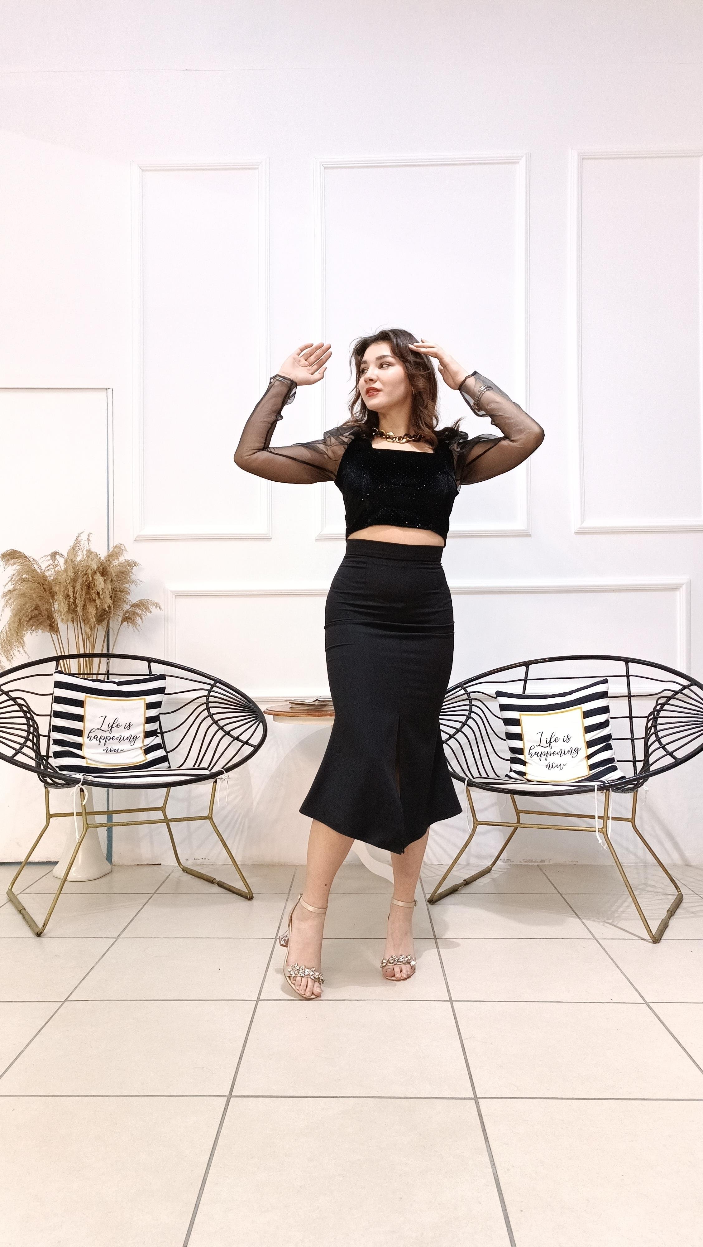 Kolları tüllü ışıltılı Kadife Crop Bluz