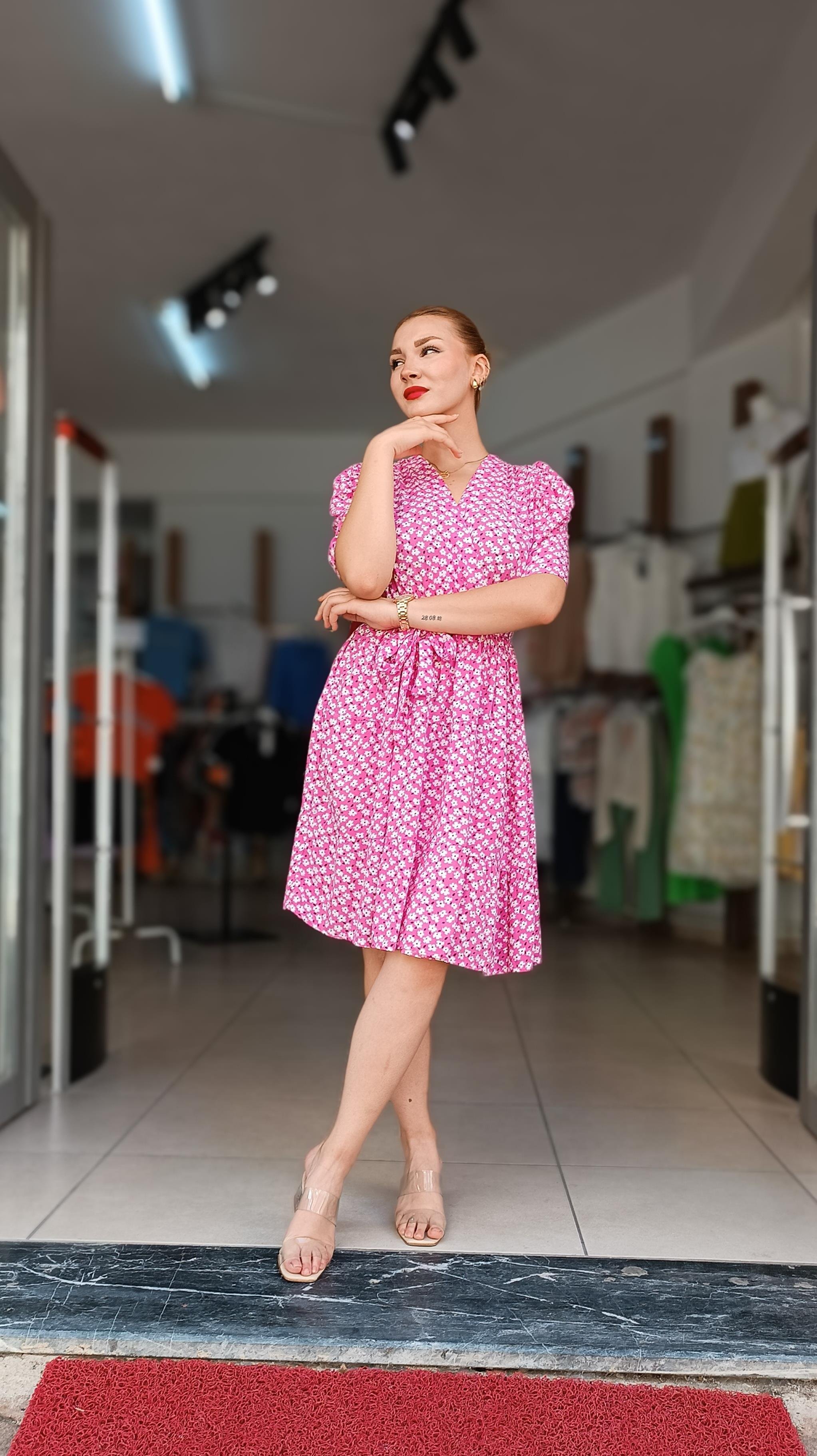 Kruvaze Yaka Beli Lastikli Çiçek Desen Elbise