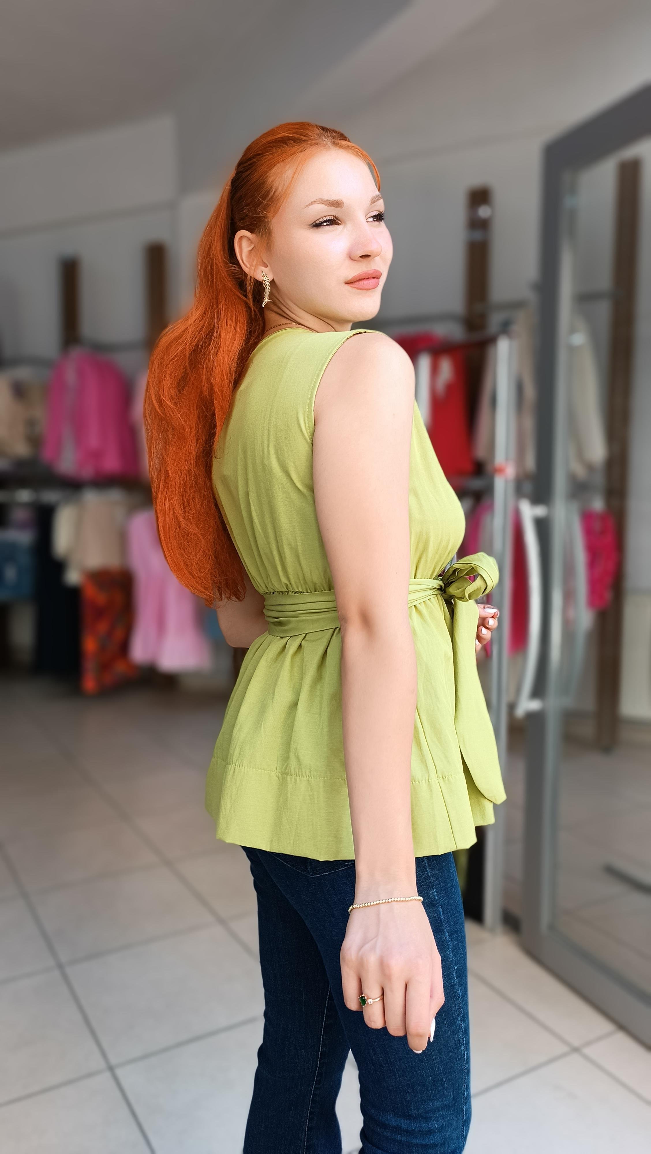 Kruvaze Yaka Beli Lastikli Kurdele Detaylı Bluz