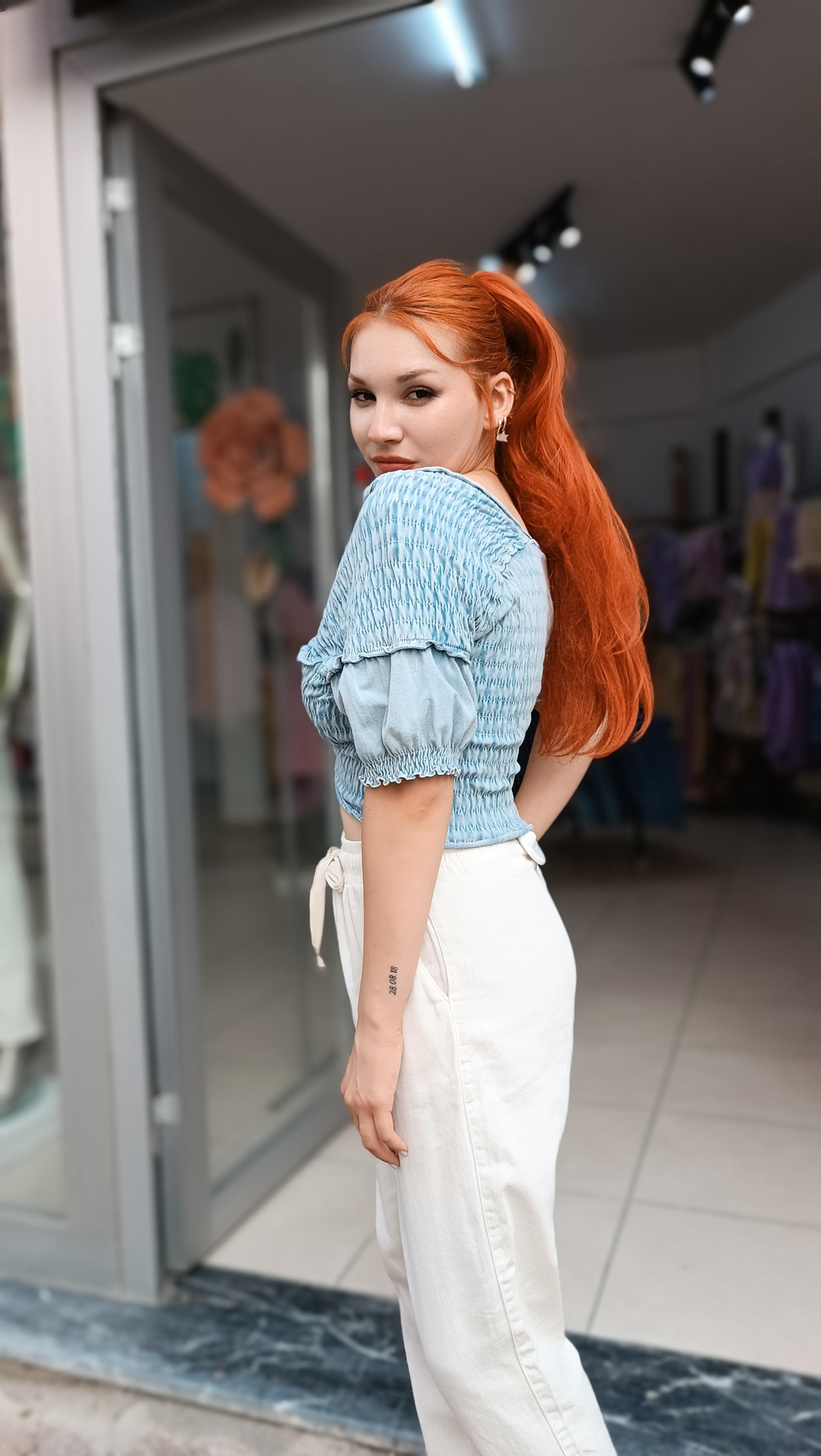 Madonna Yaka Denim Görünümlü Crop