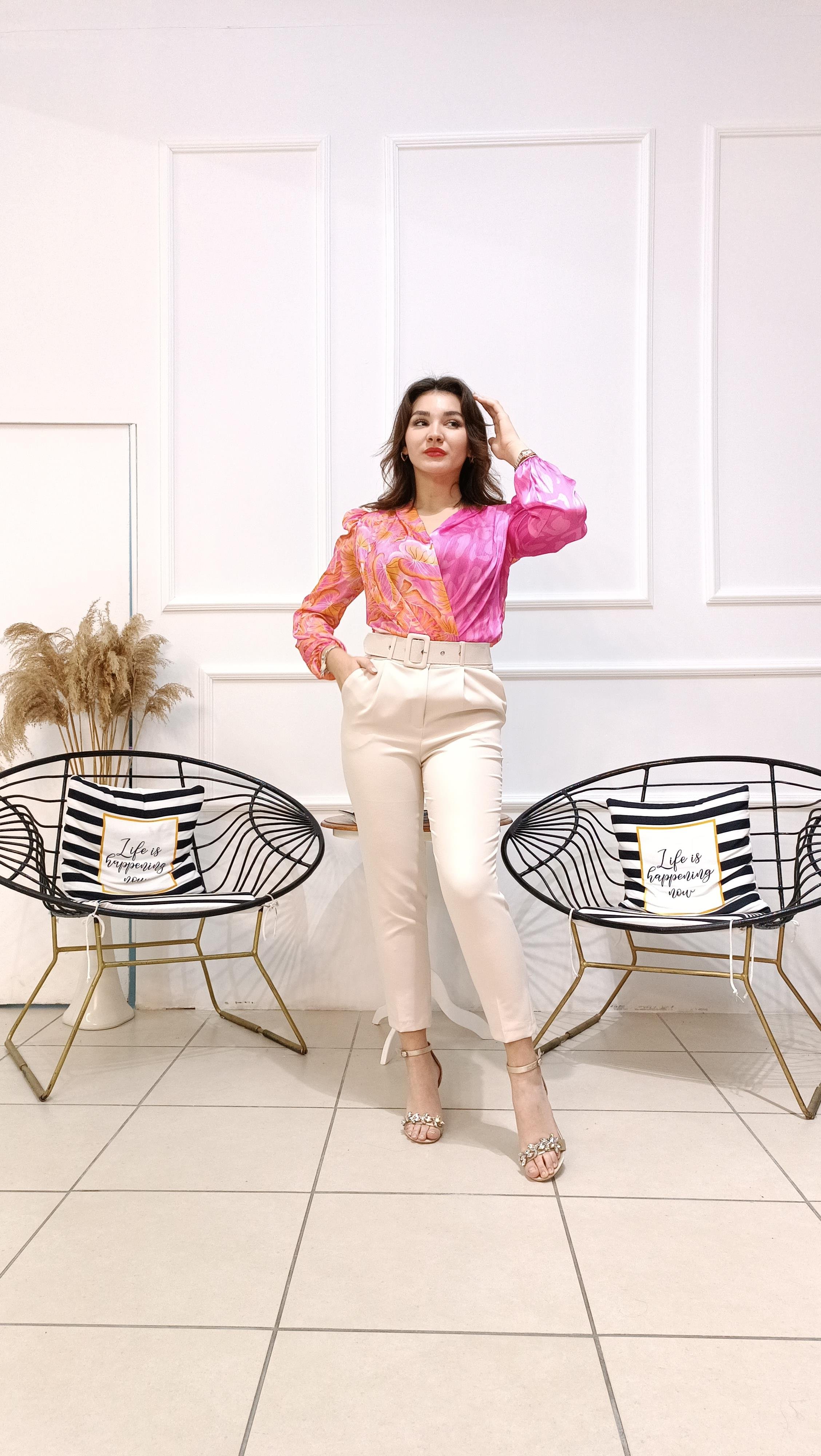 Omuzları Vatkalı Bodysuit