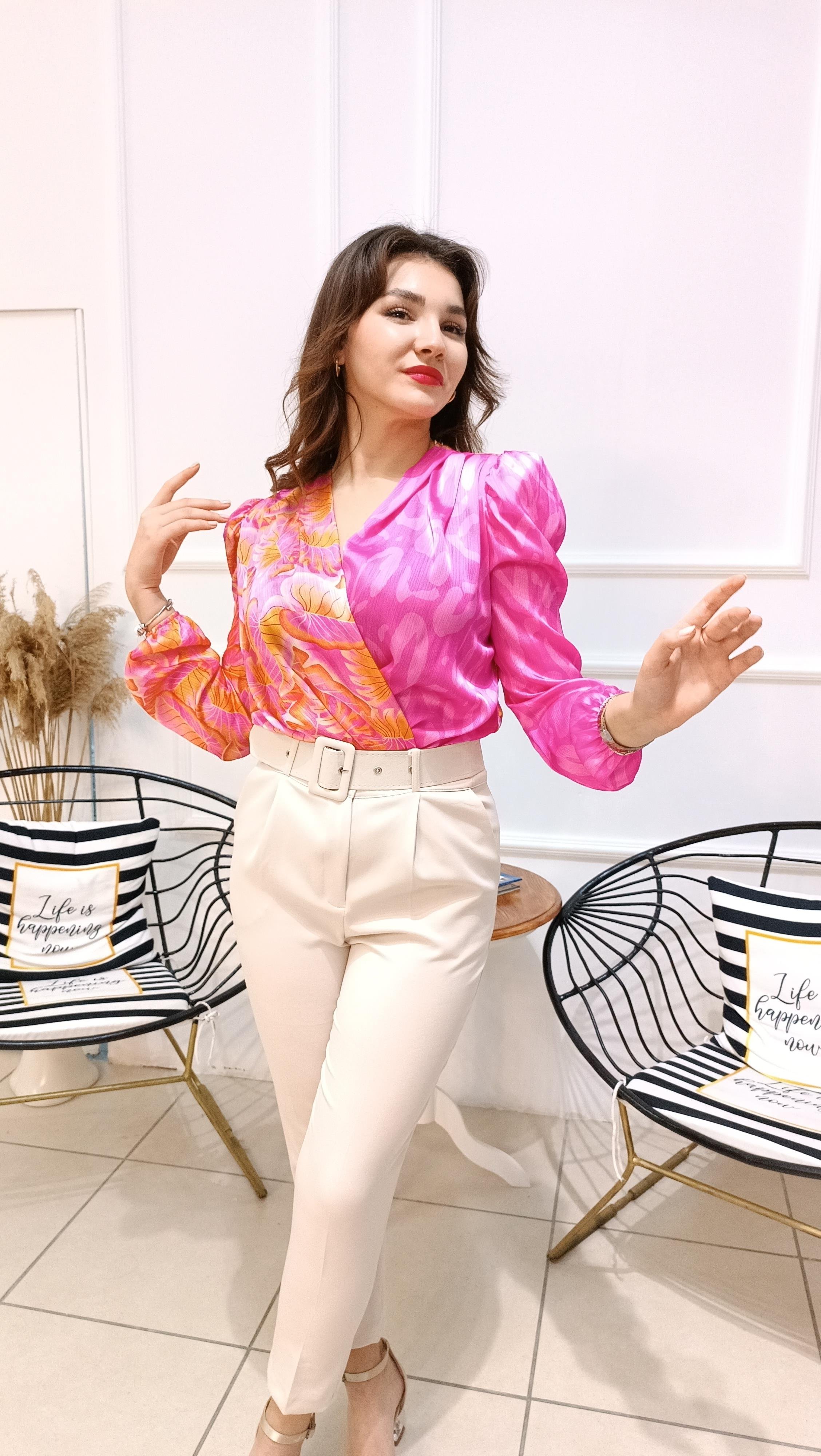 Omuzları Vatkalı Bodysuit