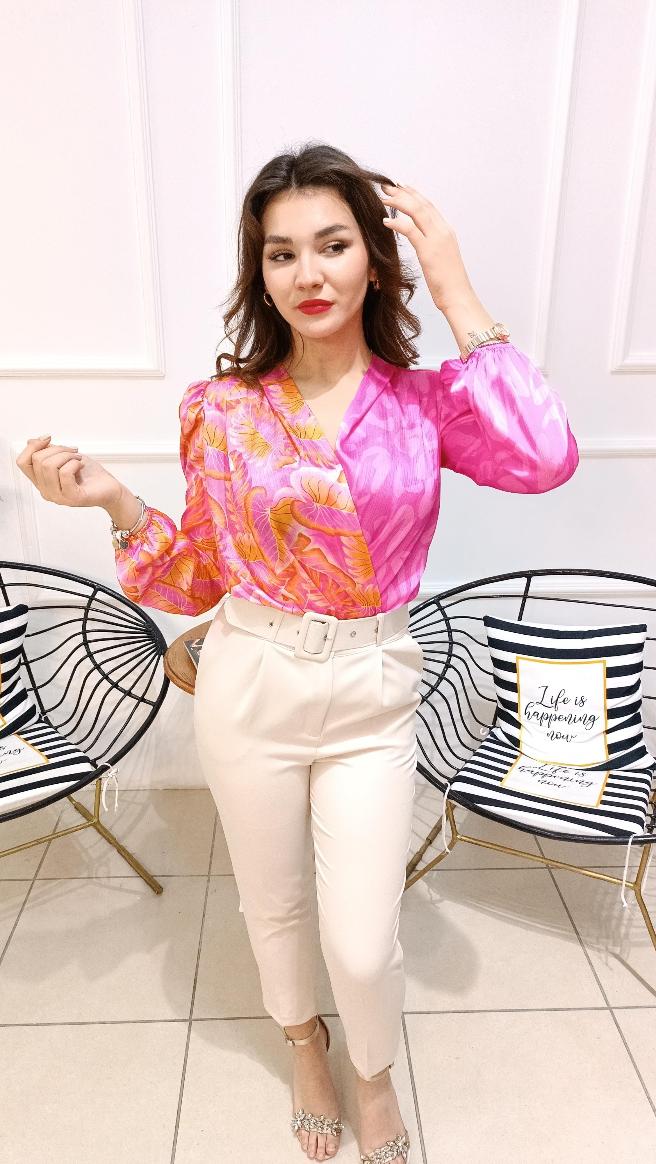 Omuzları Vatkalı Bodysuit