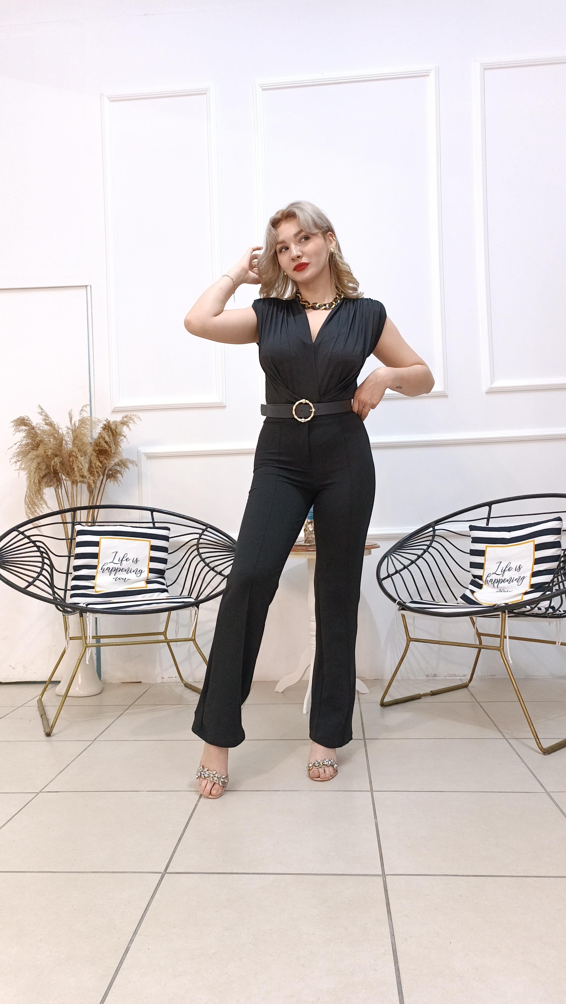Omuzları Vatkalı Kruvaze Yaka Bodysuit