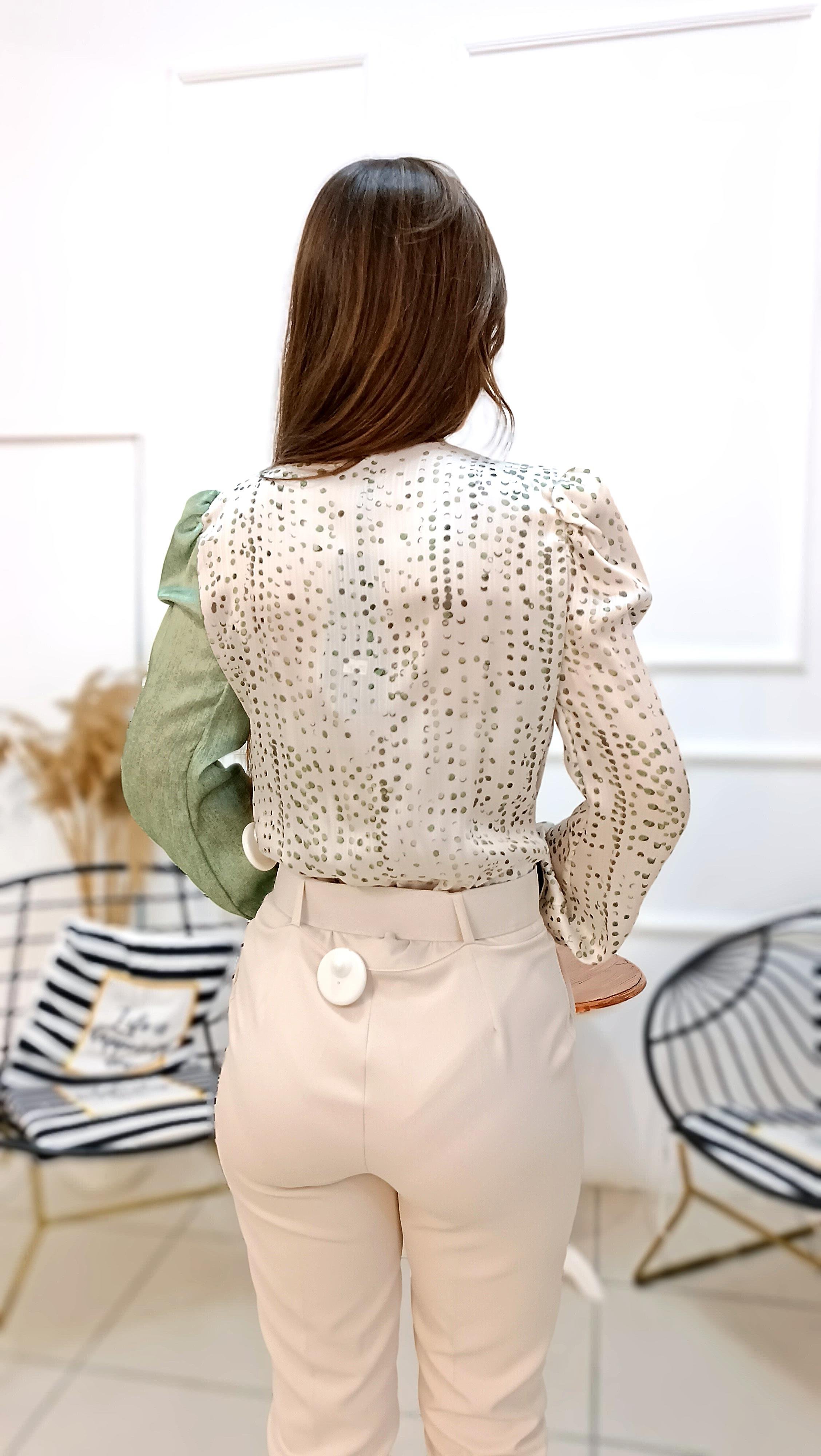 Omuzları Vatkalı Kruvaze Yaka Özel Seri Saten Bodysuit