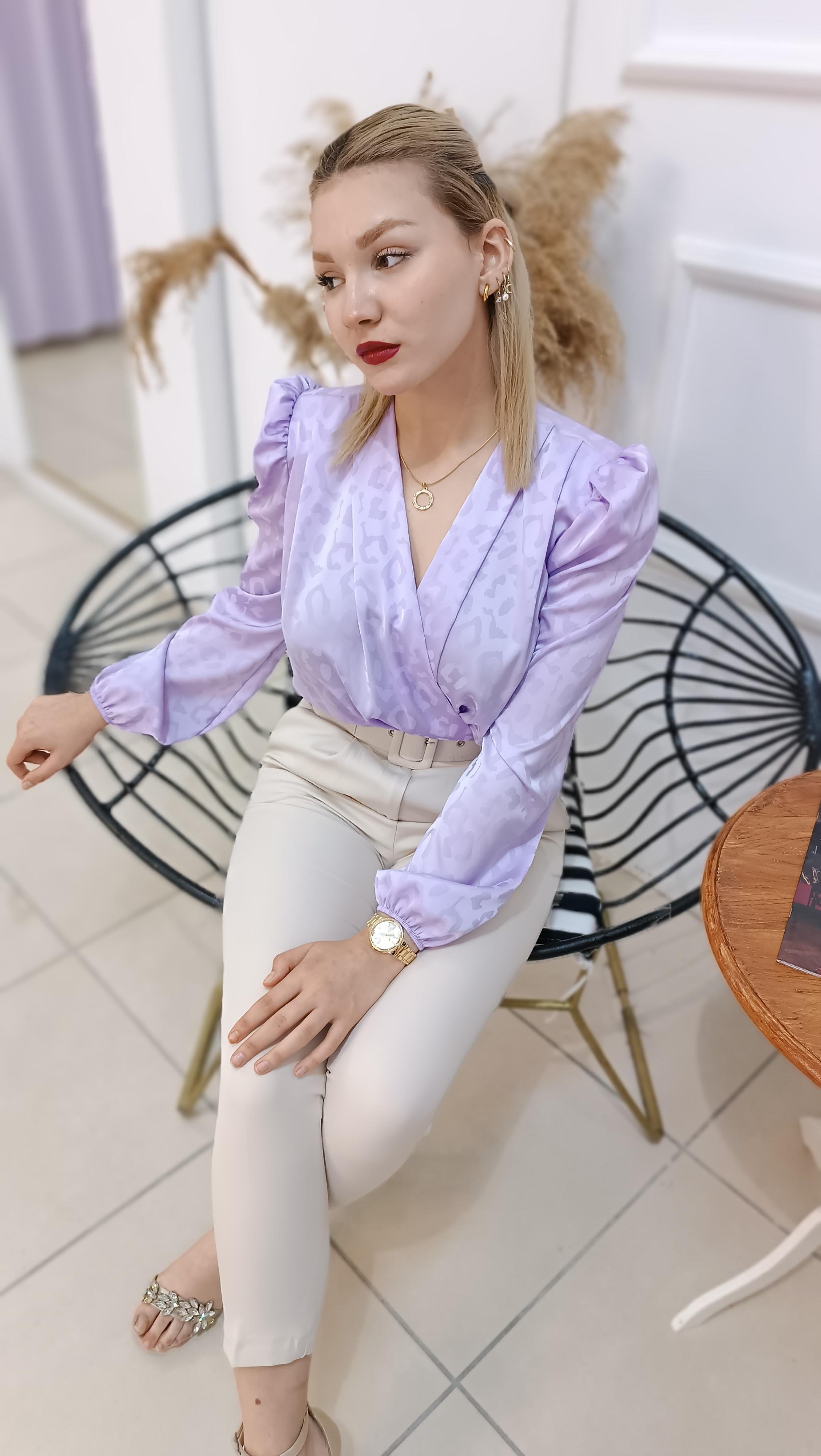 Omuzları Vatkalı Premium Kalite Saten Bodysuit