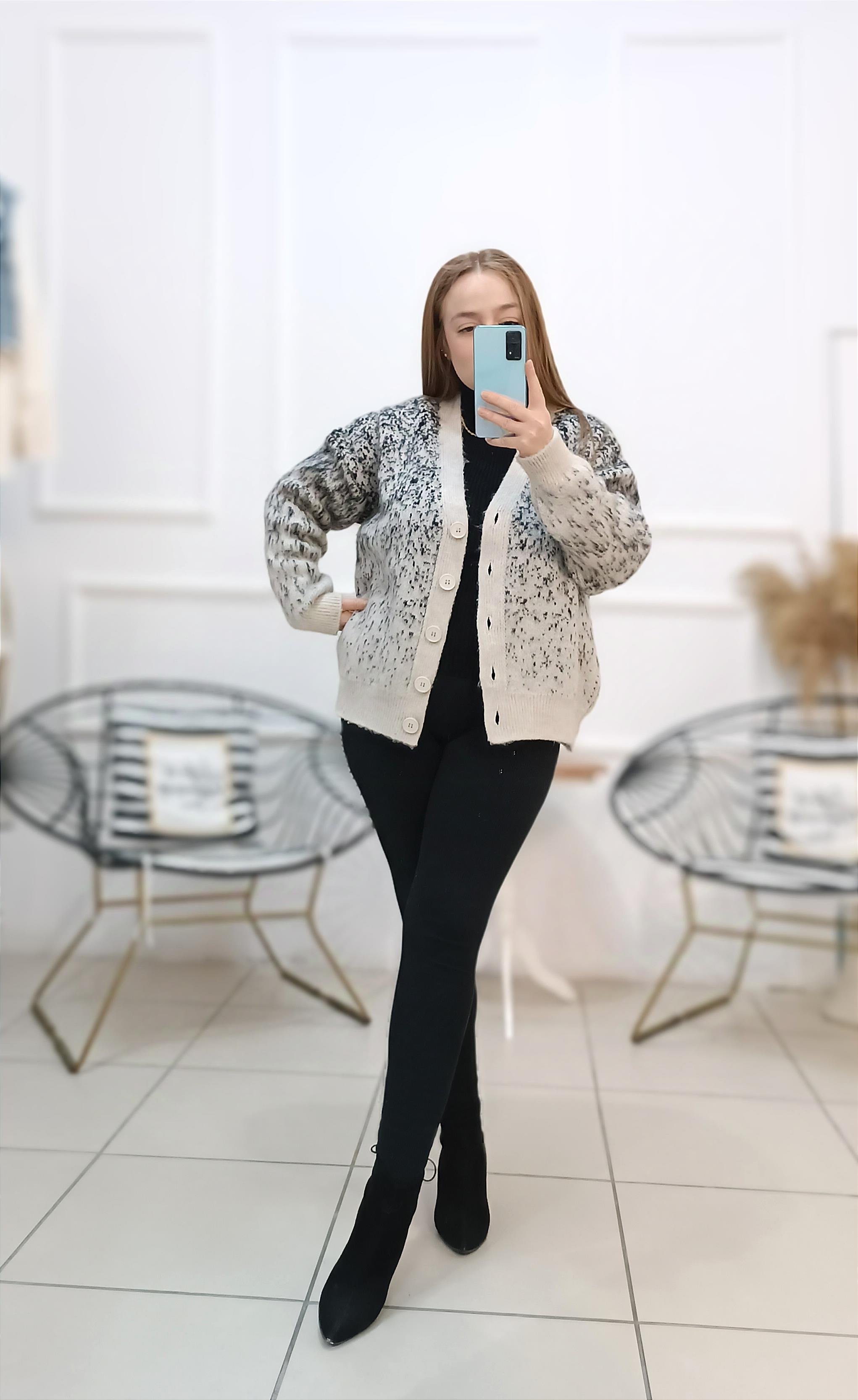 Oversize Kalıp Siyah Damla Desen Triko Hırka