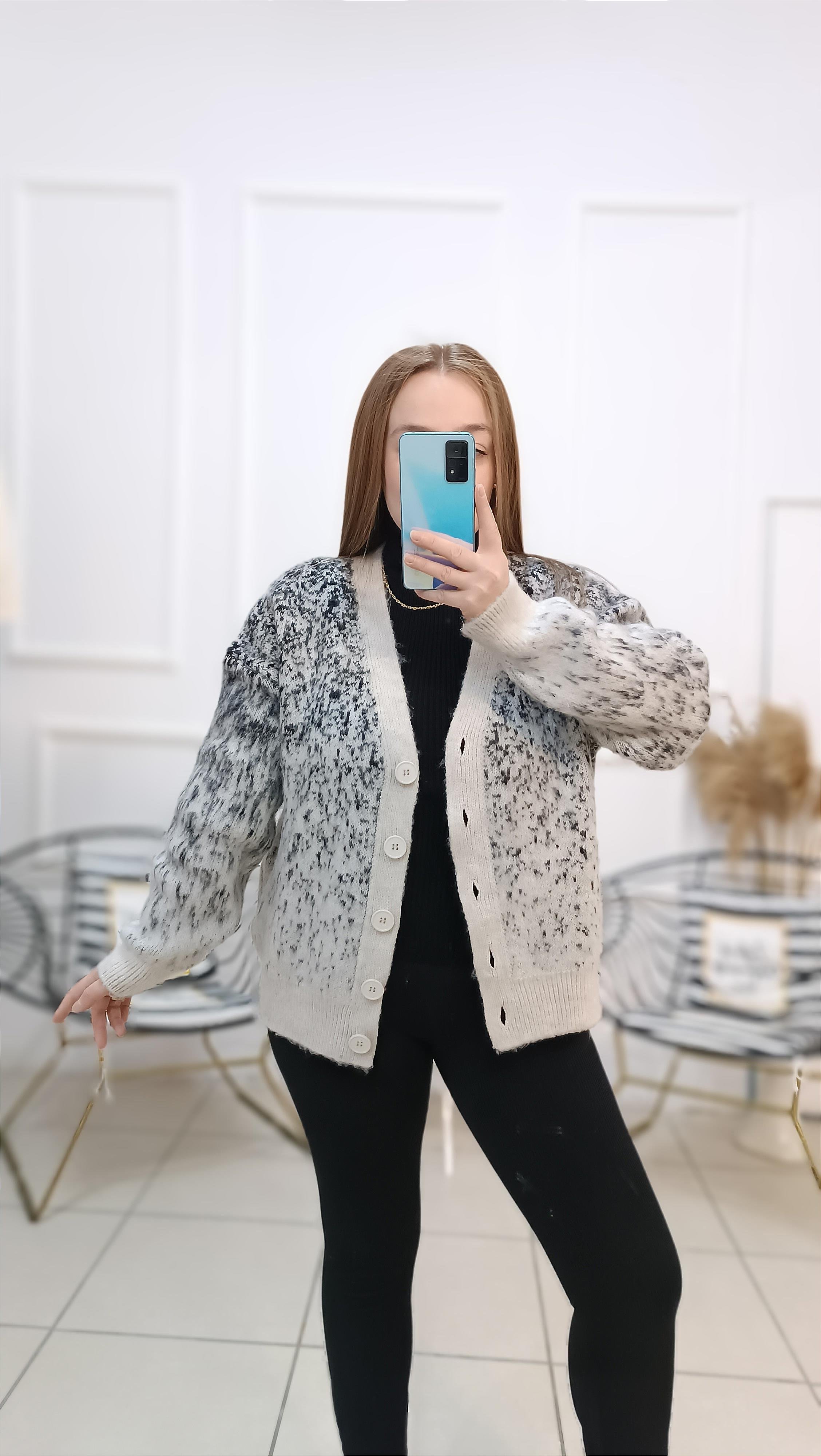Oversize Kalıp Siyah Damla Desen Triko Hırka