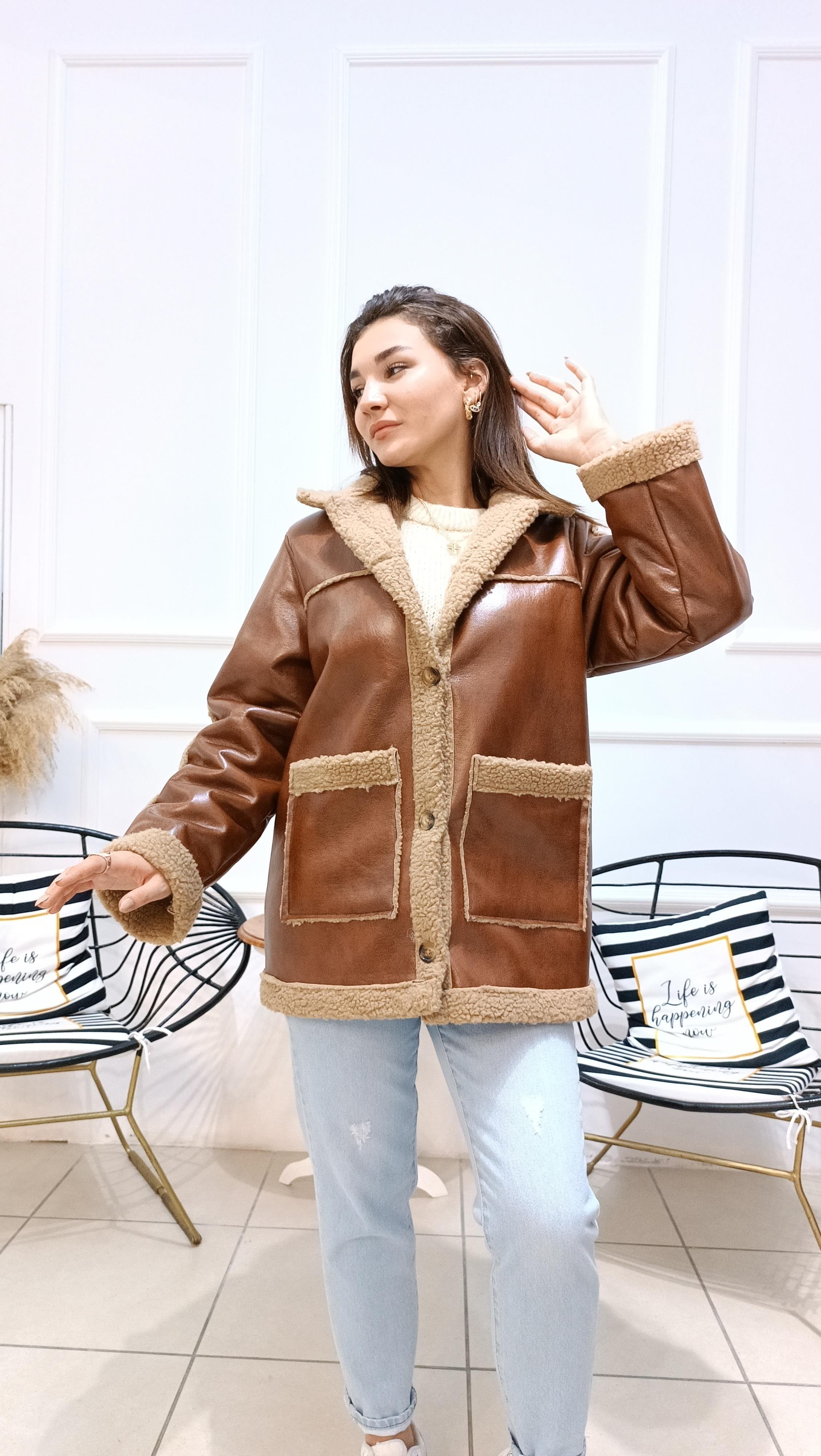 Peluş Kürklü Torba Cep Detaylı Deri Mont