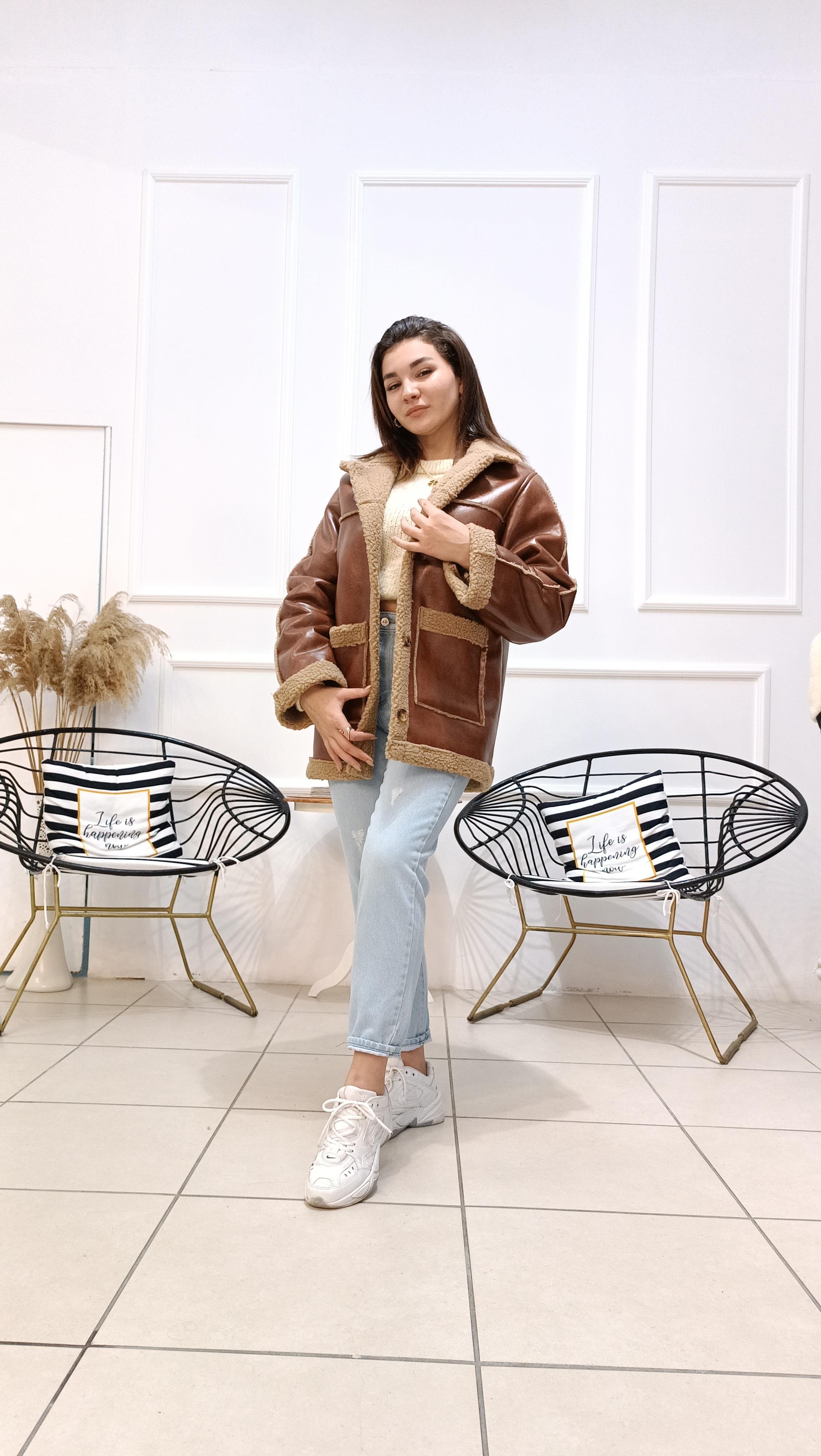 Peluş Kürklü Torba Cep Detaylı Deri Mont