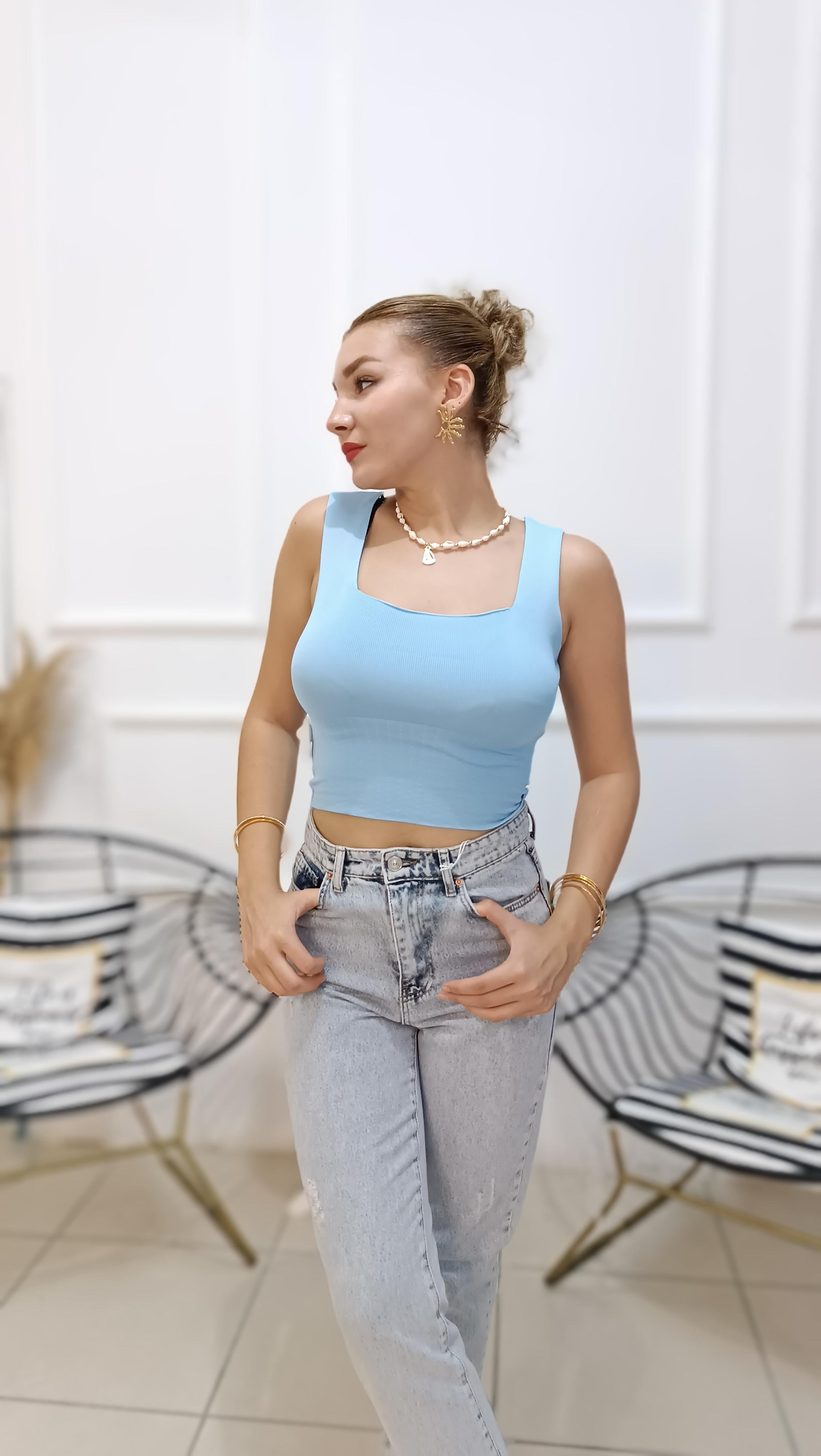 Sandık Yaka Likralı Triko Crop