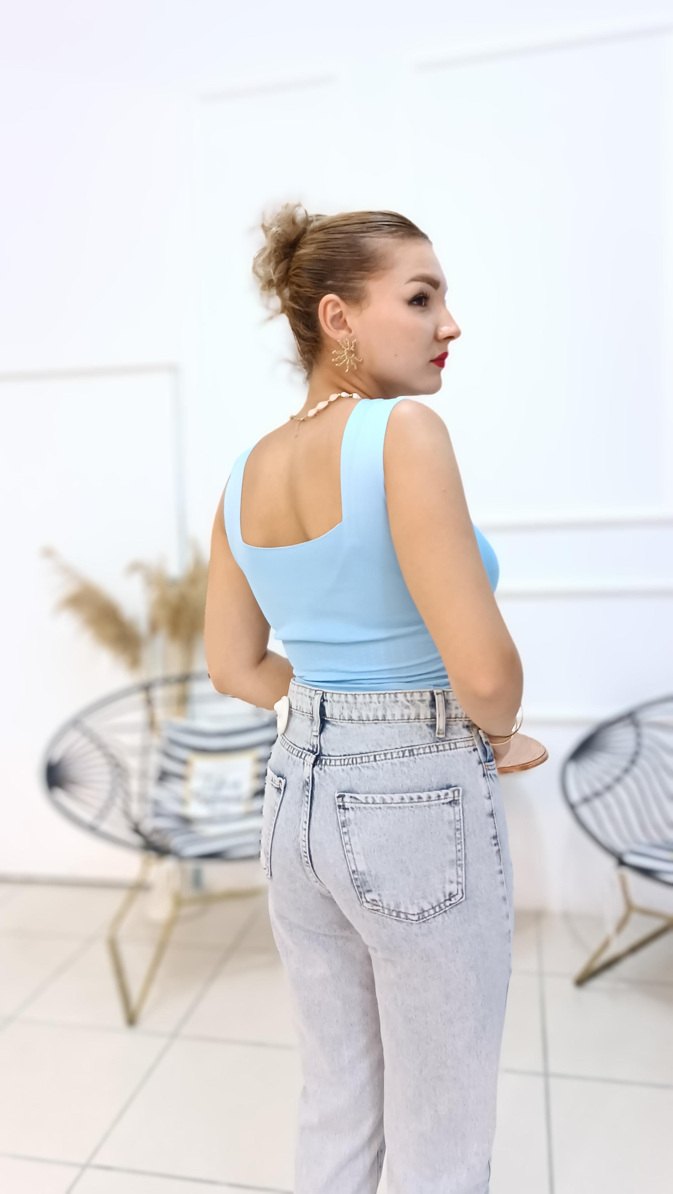 Sandık Yaka Likralı Triko Crop