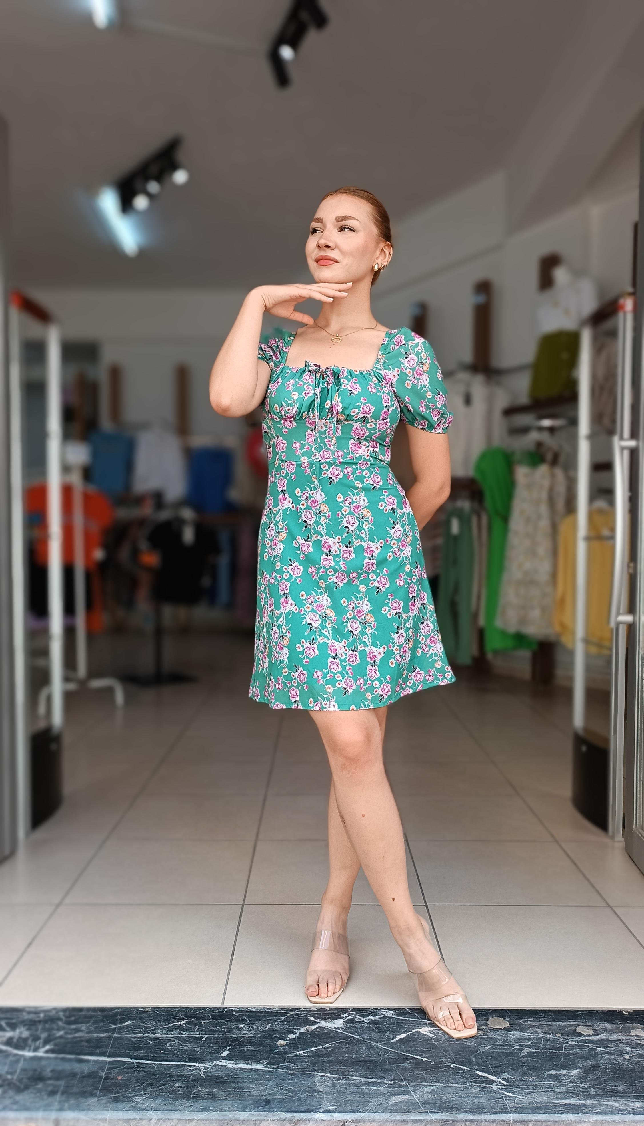 Yaka Kısmı Bağlamalı Çiçek Desen Elbise