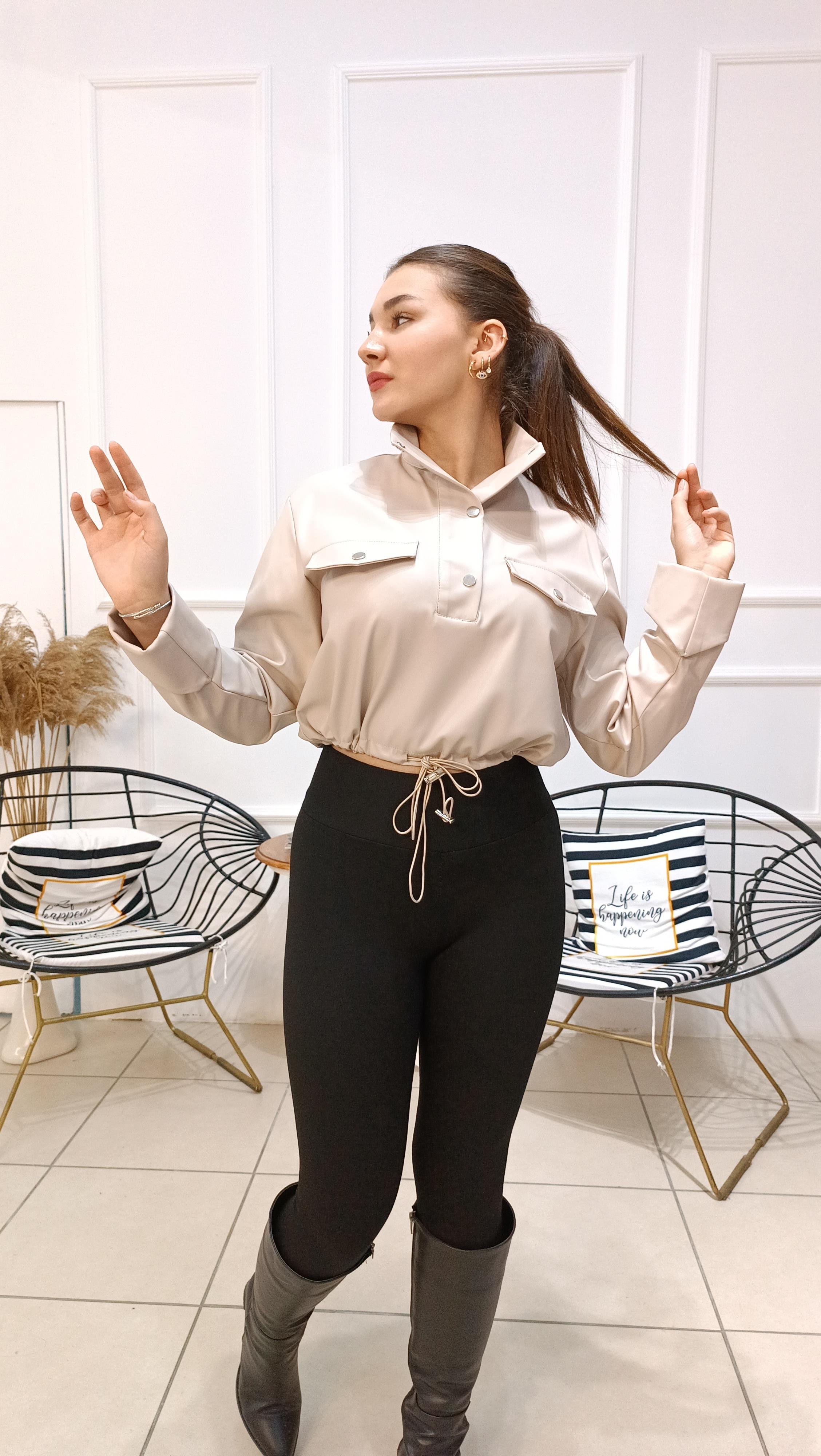 Yakası Çıtçıtlı Belden Büzgülü Deri Crop