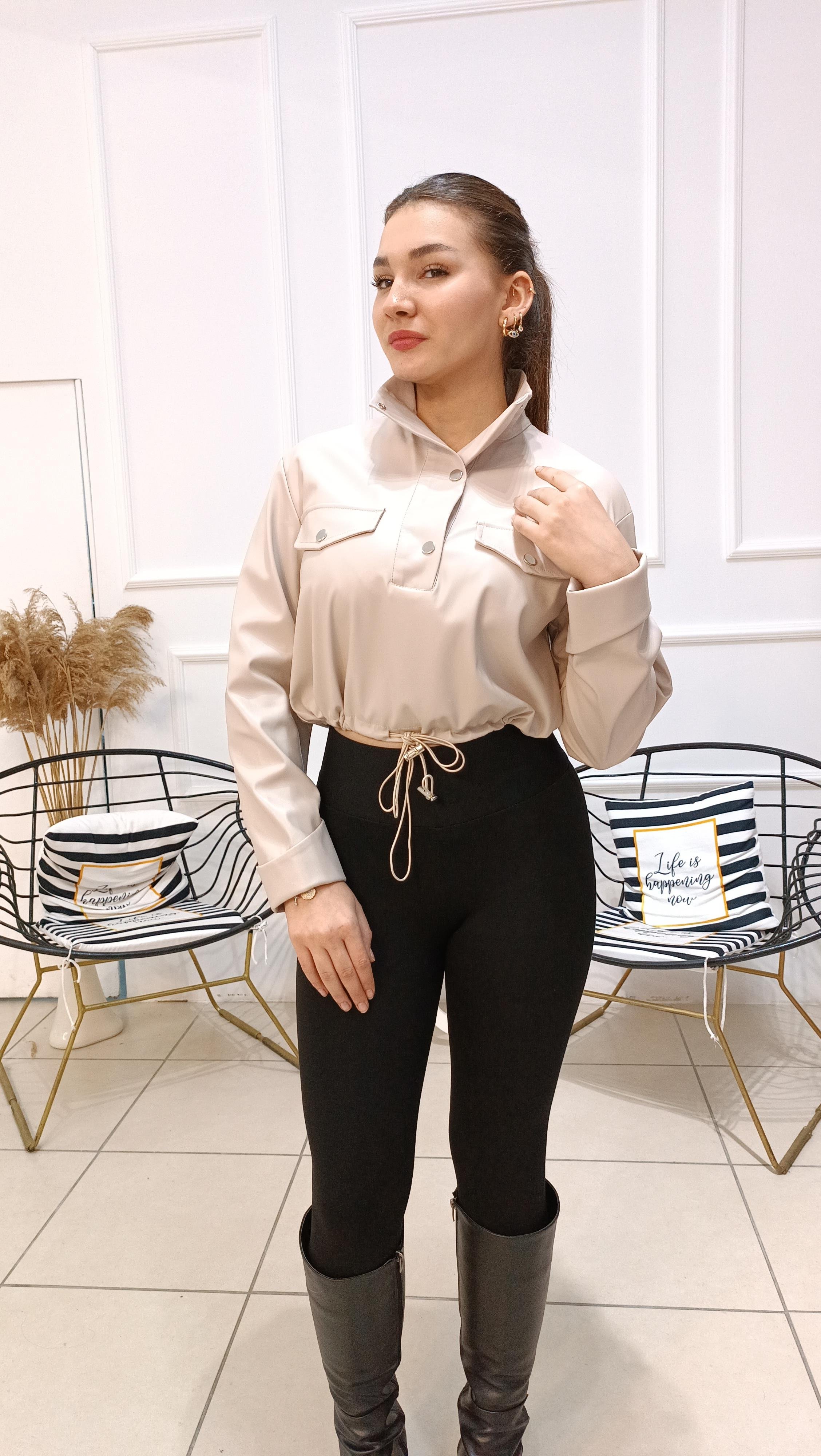 Yakası Çıtçıtlı Belden Büzgülü Deri Crop