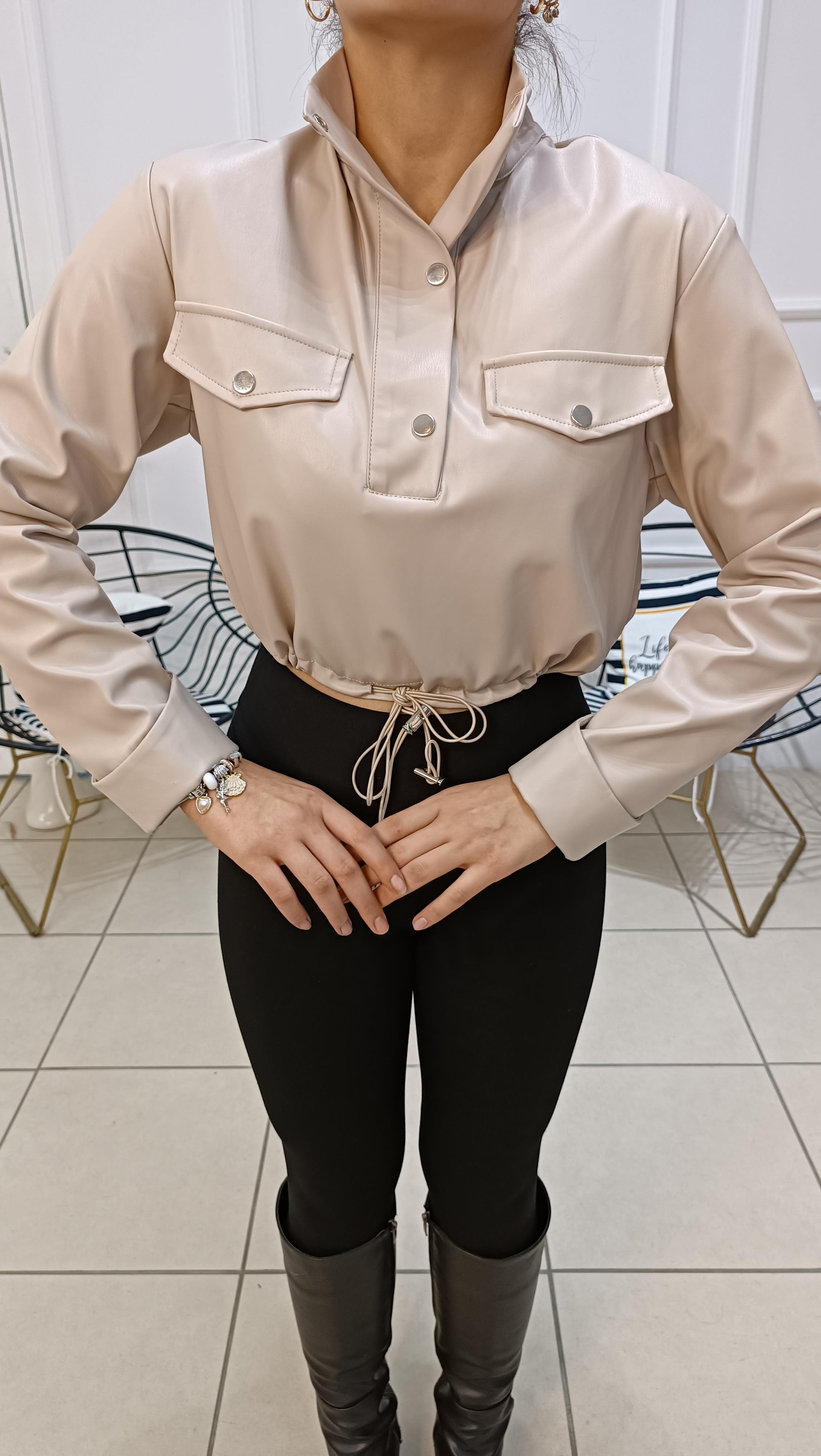Yakası Çıtçıtlı Belden Büzgülü Deri Crop