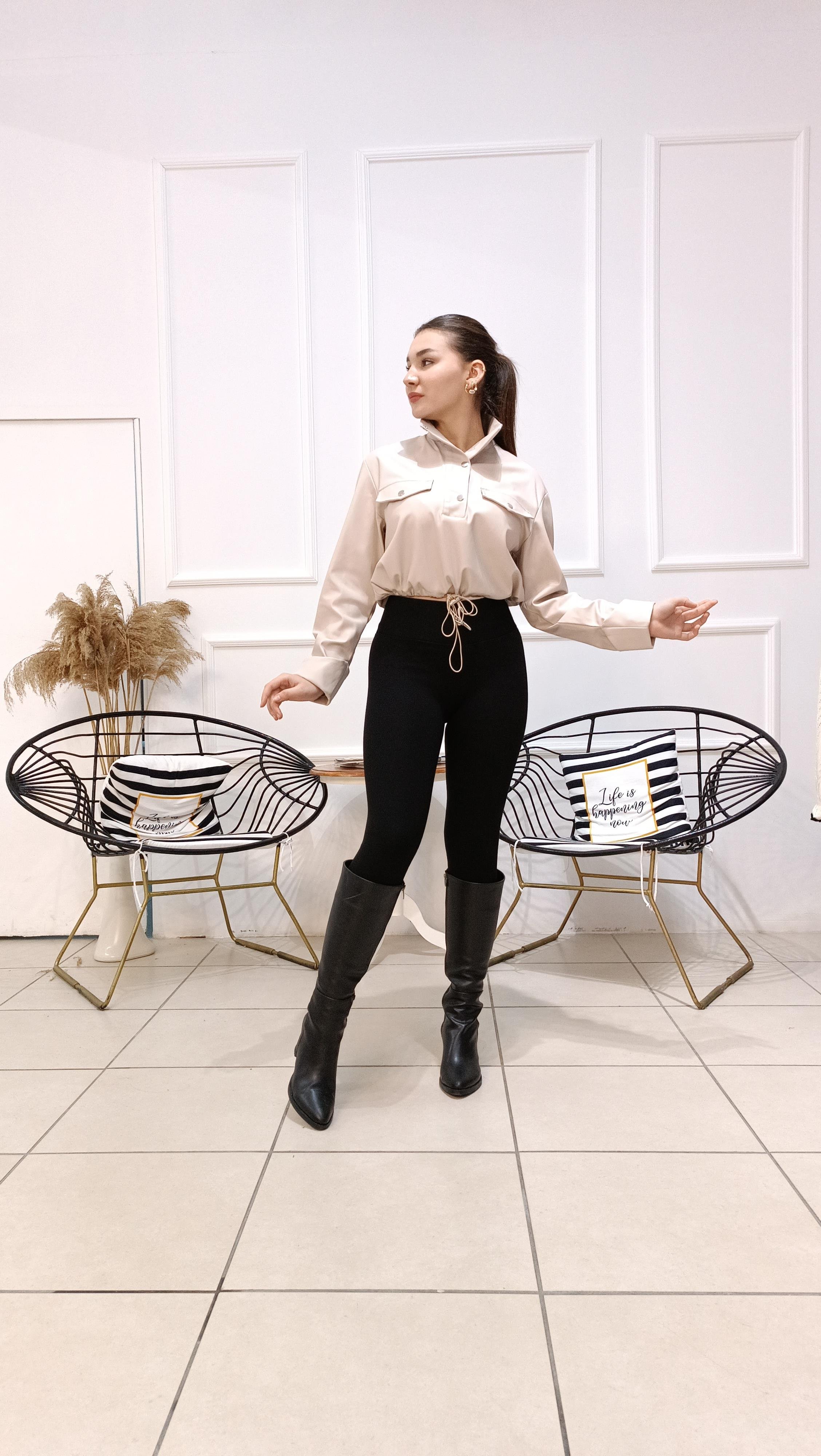 Yakası Çıtçıtlı Belden Büzgülü Deri Crop