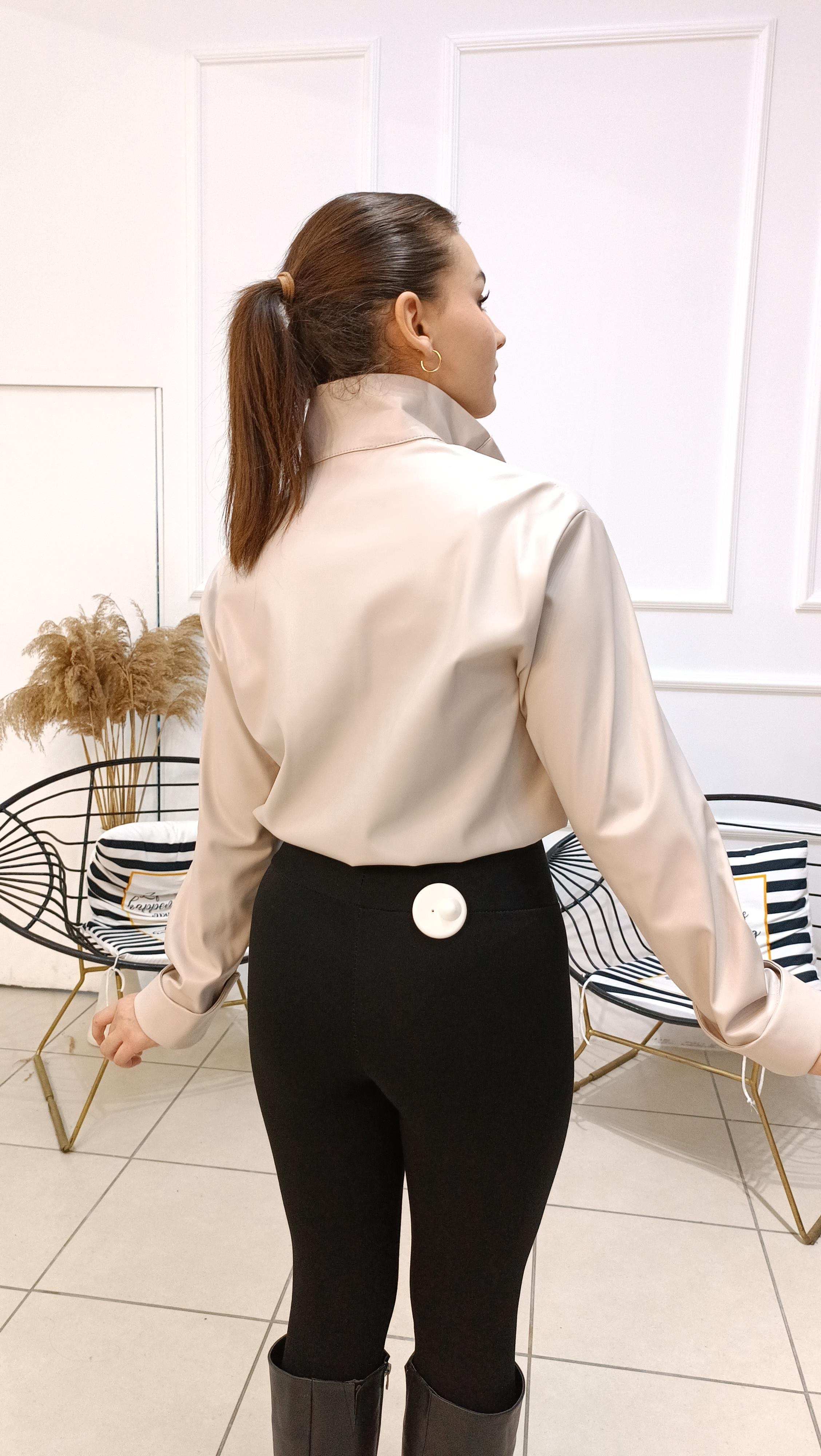 Yakası Çıtçıtlı Belden Büzgülü Deri Crop