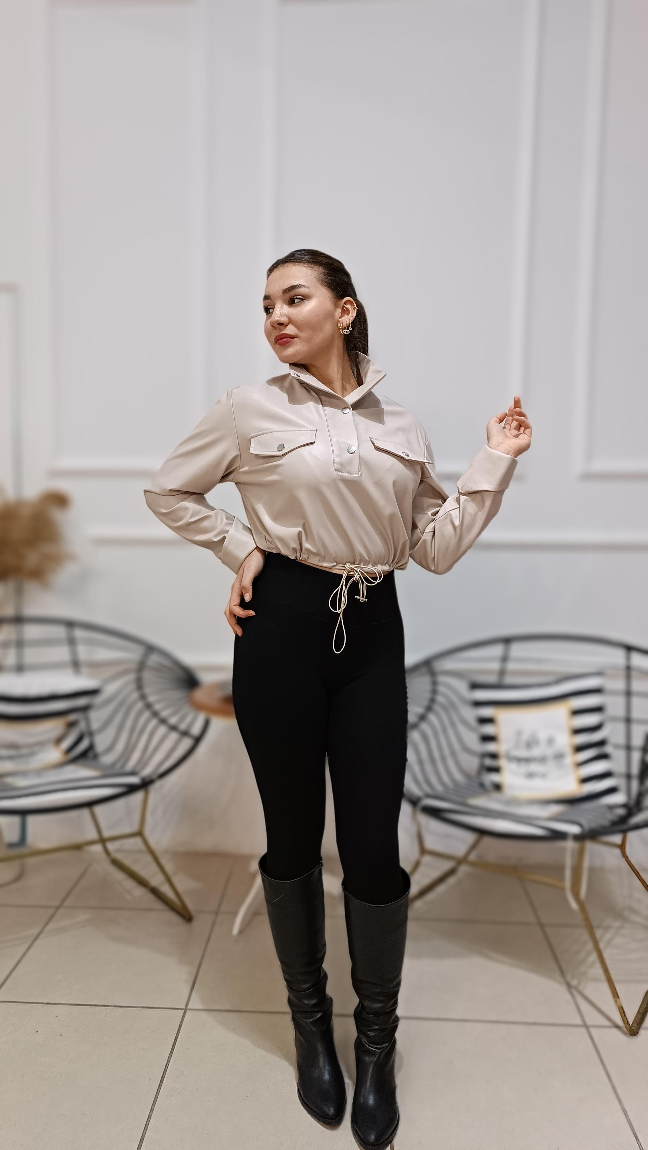 Yakası Çıtçıtlı Belden Büzgülü Deri Crop