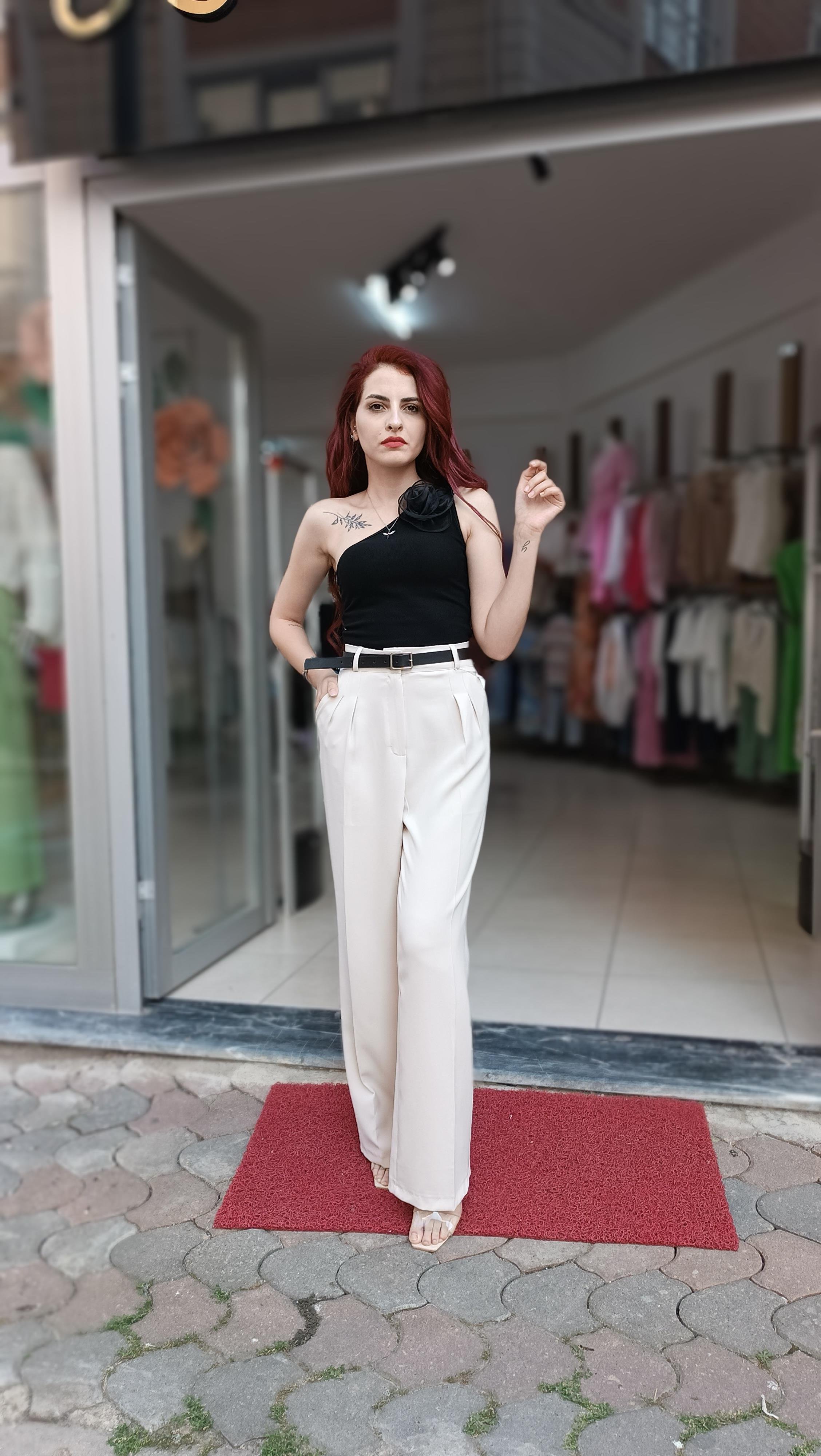 Yakası Gül Broş Detaylı Likralı Crop