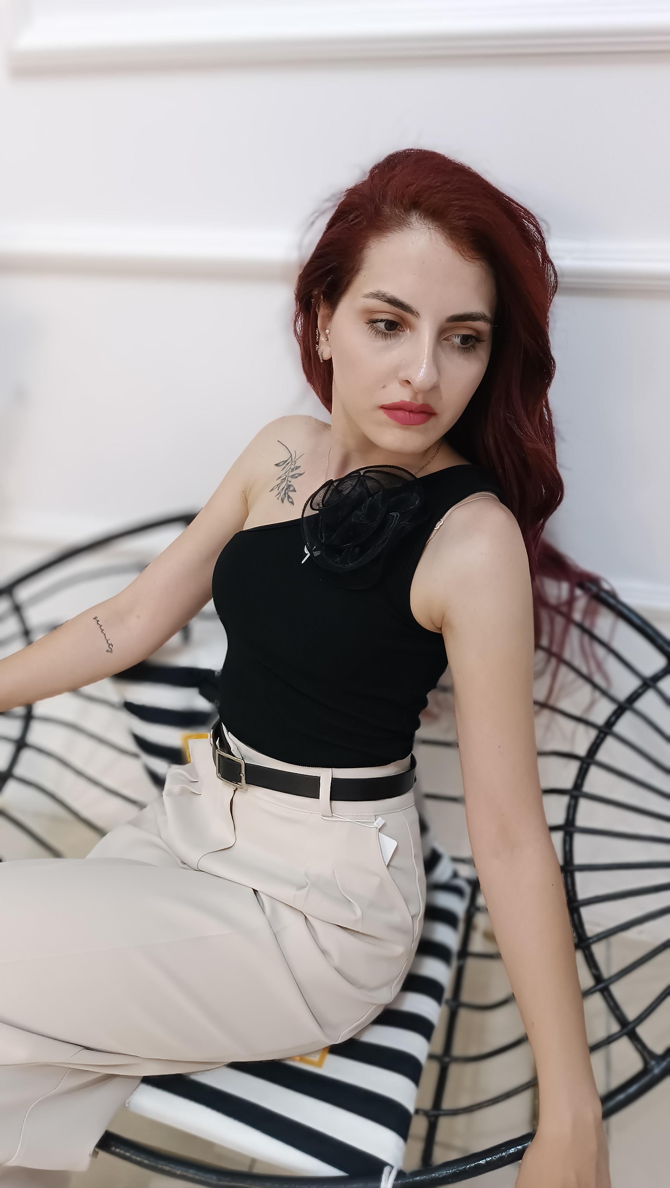 Yakası Gül Broş Detaylı Likralı Crop