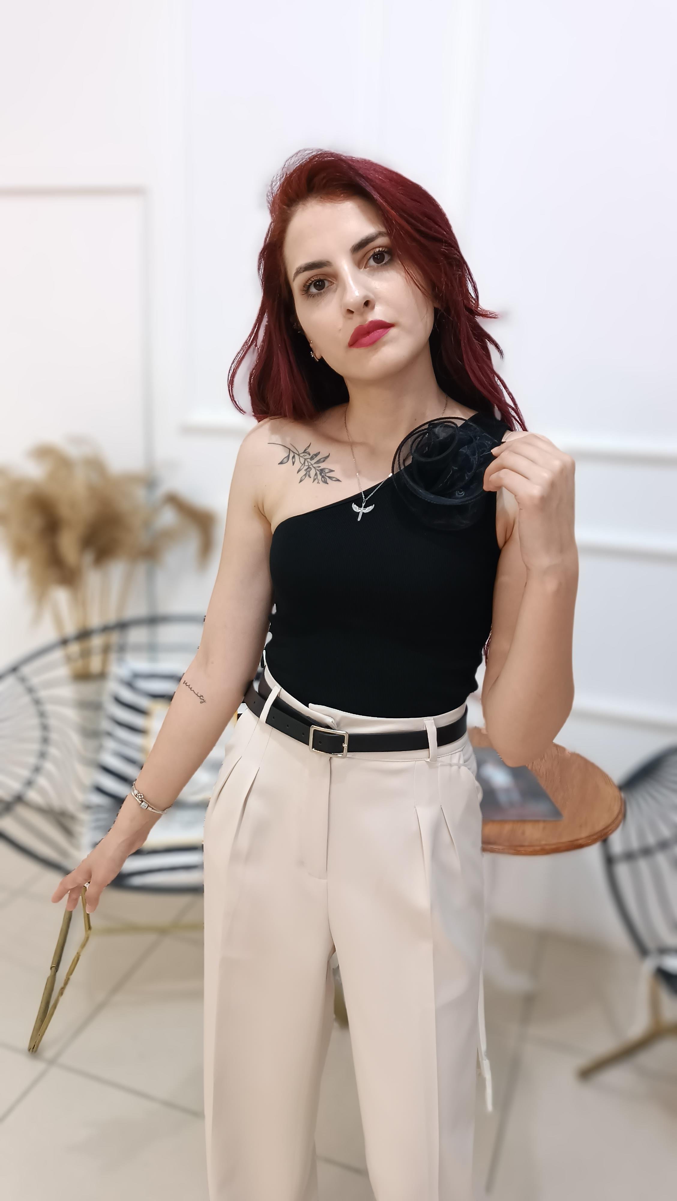 Yakası Gül Broş Detaylı Likralı Crop
