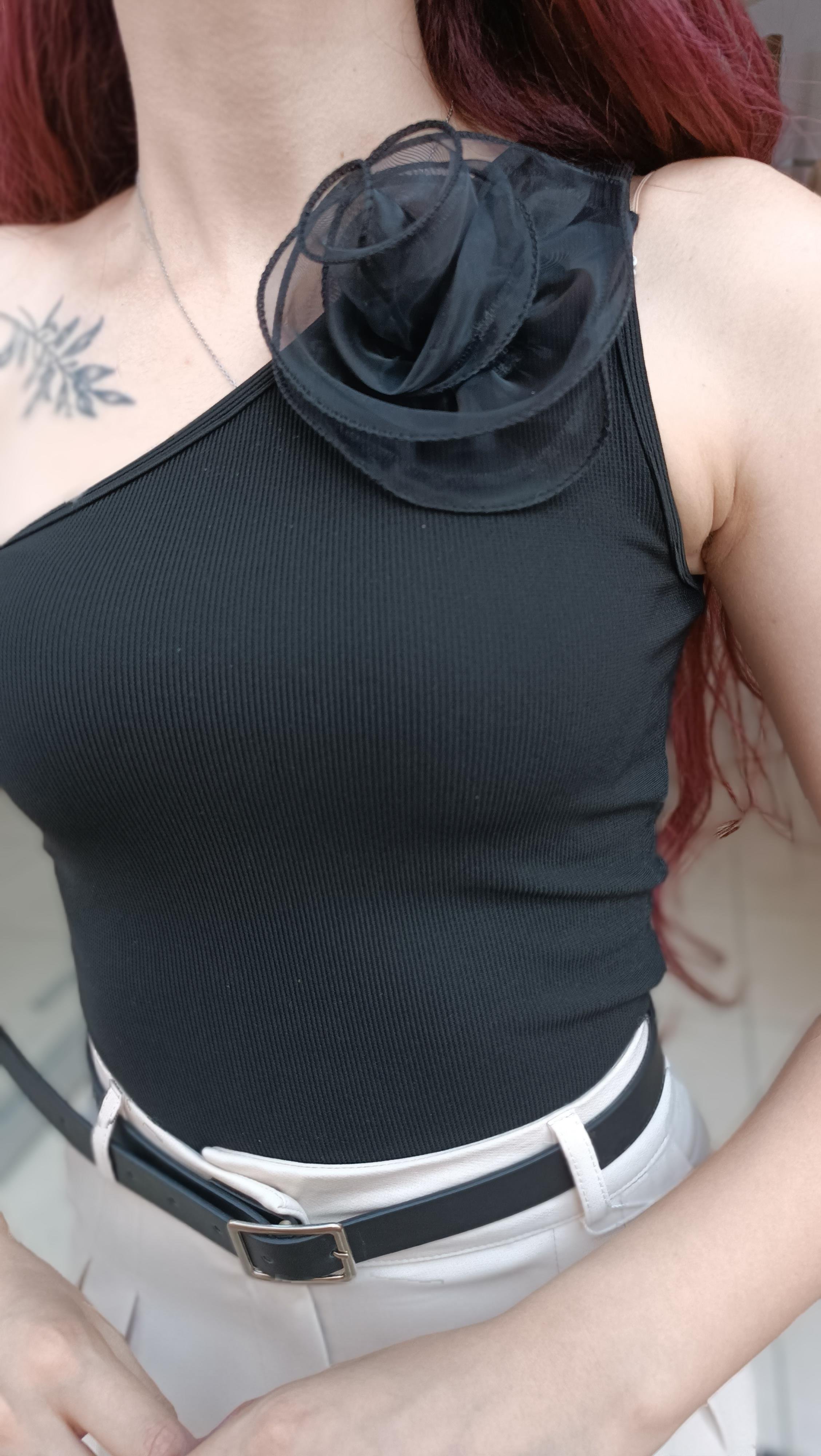 Yakası Gül Broş Detaylı Likralı Crop