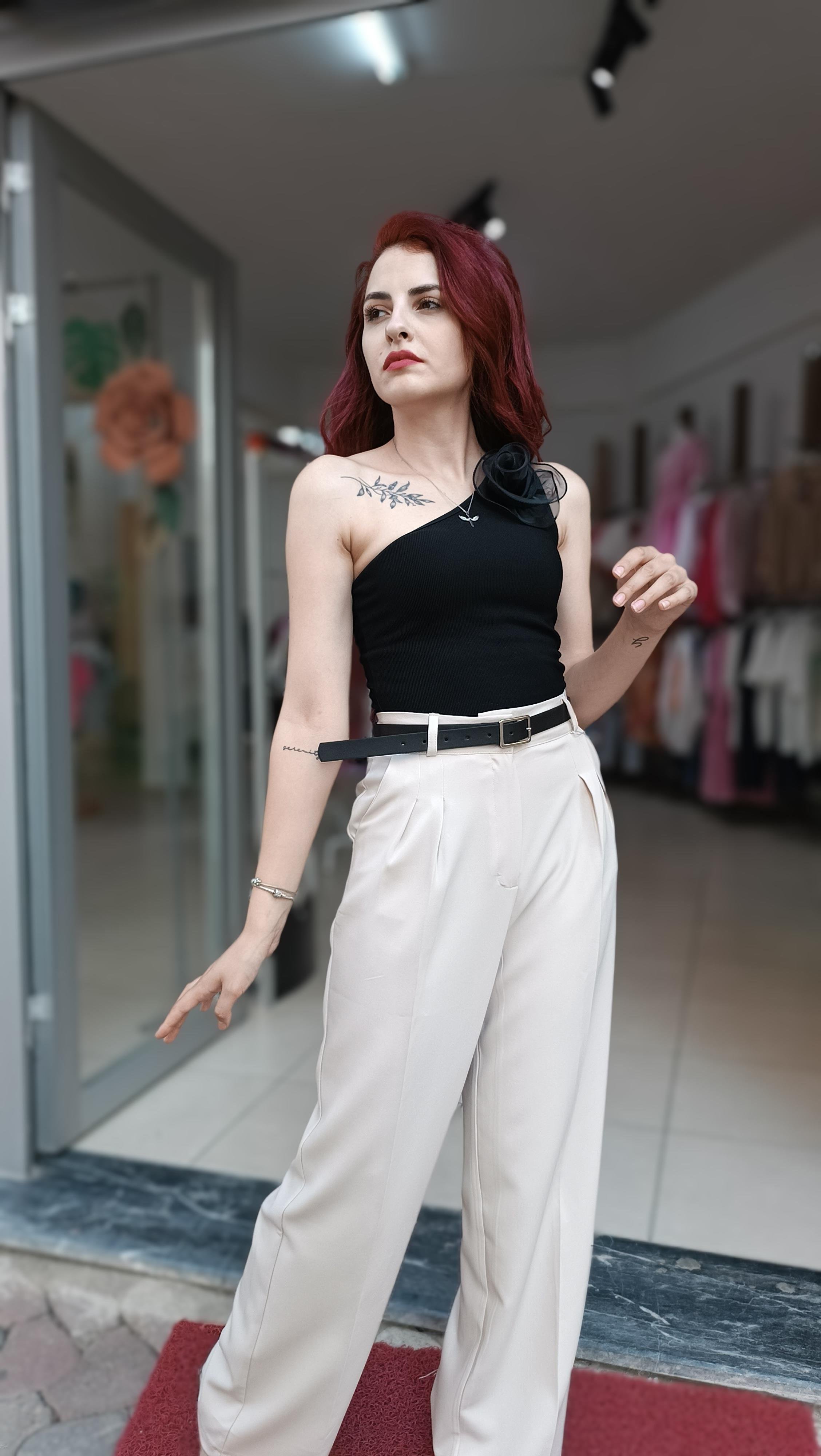 Yakası Gül Broş Detaylı Likralı Crop