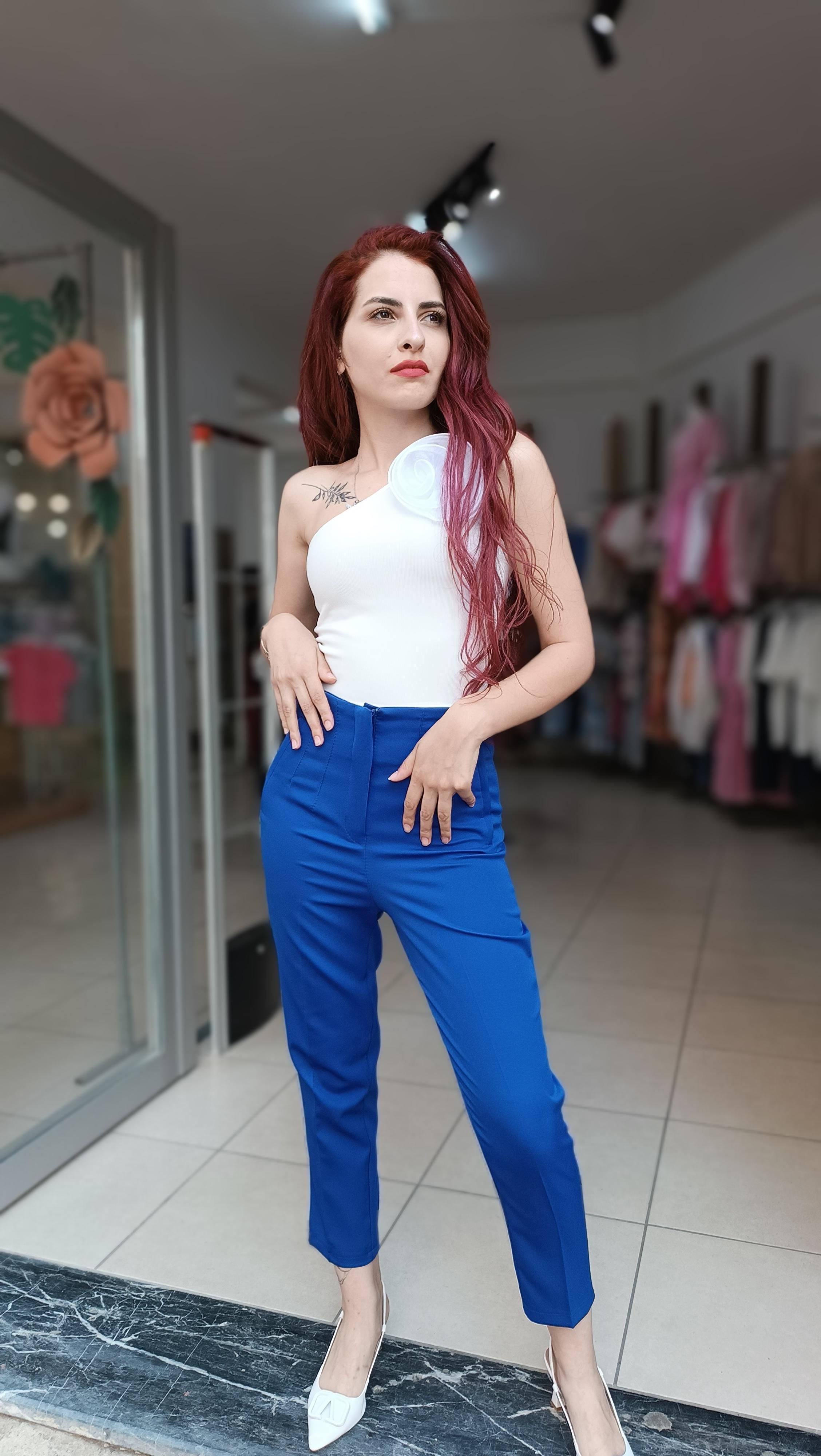 Yakası Gül Broş Detaylı Tek Omuz Crop
