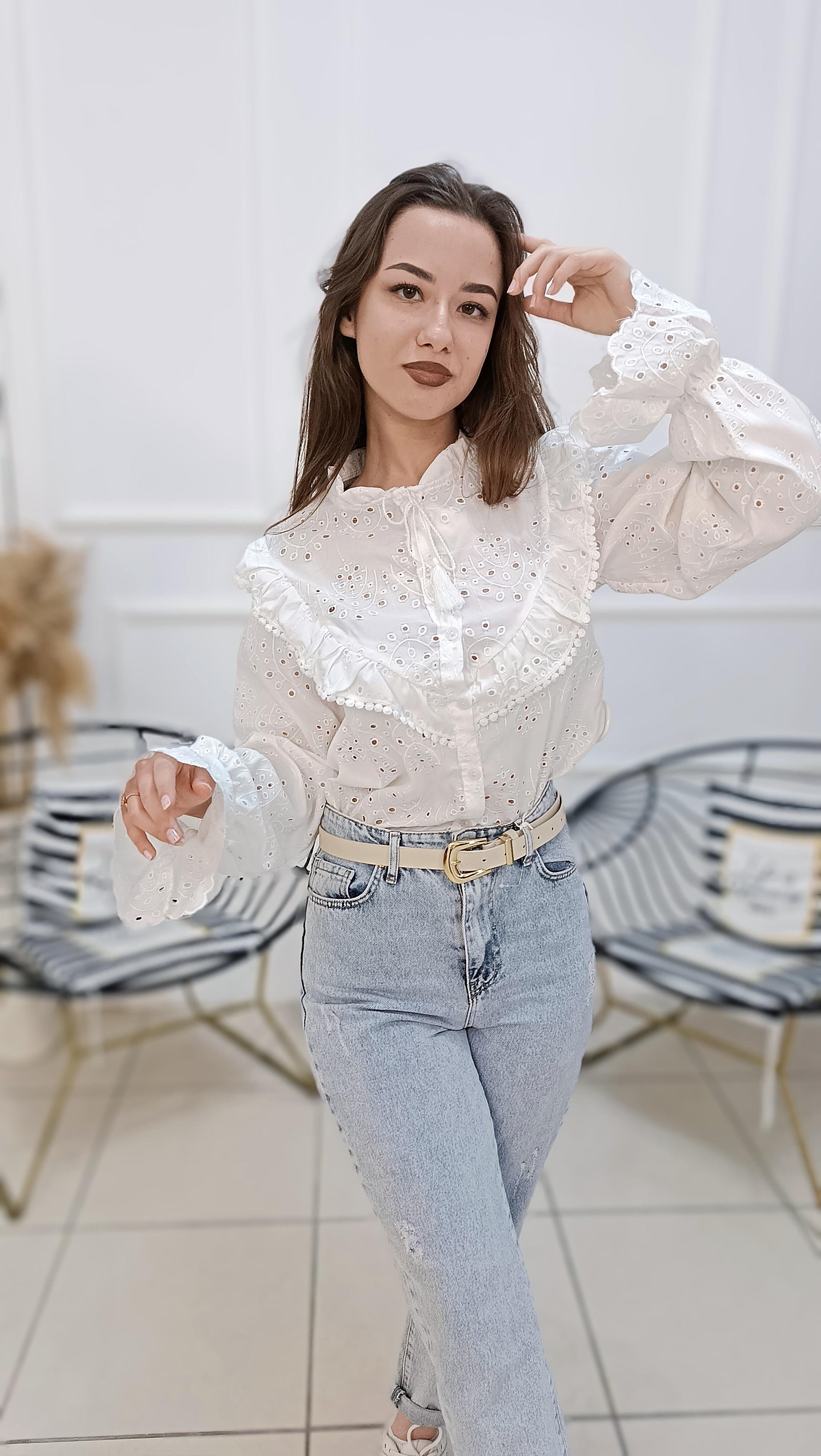 Yakası Püsküllü Kolları Fırfırlı Tasarım Fisto Gömlek