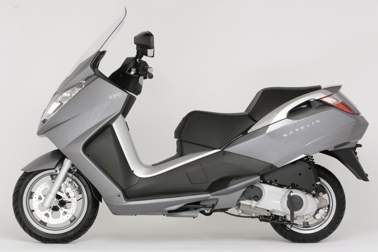 Peugeot Satelis 250 Anlaş Set 120/70-14 140/60-13 Tournee (2021)