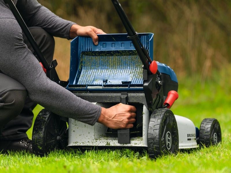 BOSCH GRA 18 V2-46 SP Şarjlı Çim Biçme Makinası 46 cm (Akü Ve Şarj Cihazı Hariç)