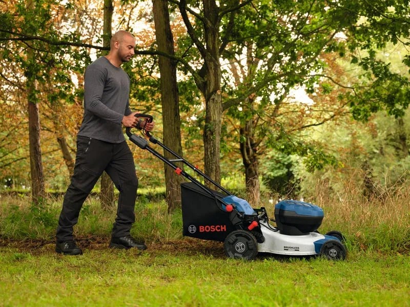 BOSCH GRA 18 V2-46 SP Şarjlı Çim Biçme Makinası 46 cm 18 Volt 5 Amper Çift Akülü
