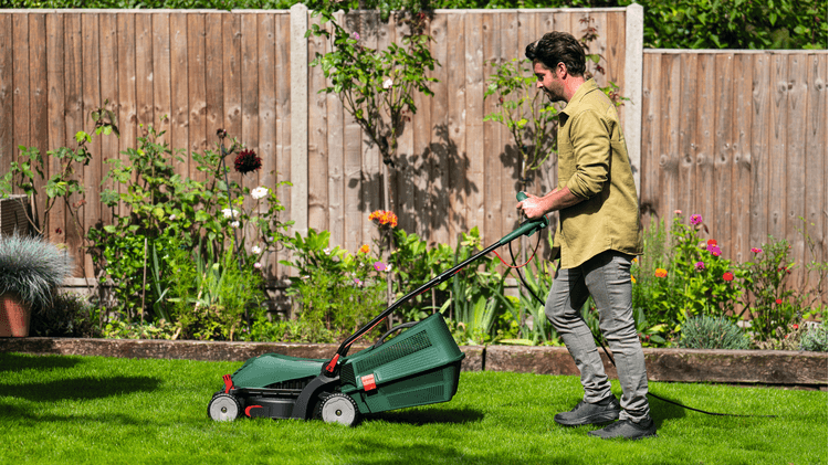 BOSCH Universal Rotak 34-555 Elektrikli Çim Biçme Makinası 37 Cm Bıçaklı 1400 Watt