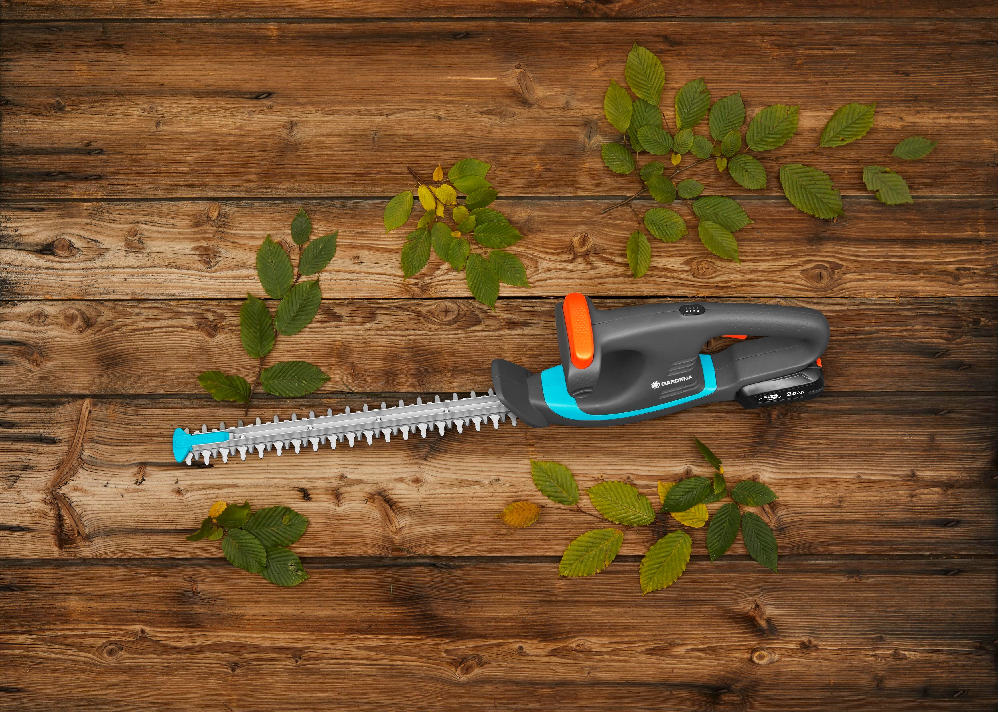 Gardena 14733  Akülü Çit Budama Makinesi EasyCut 40/18VP4ASet