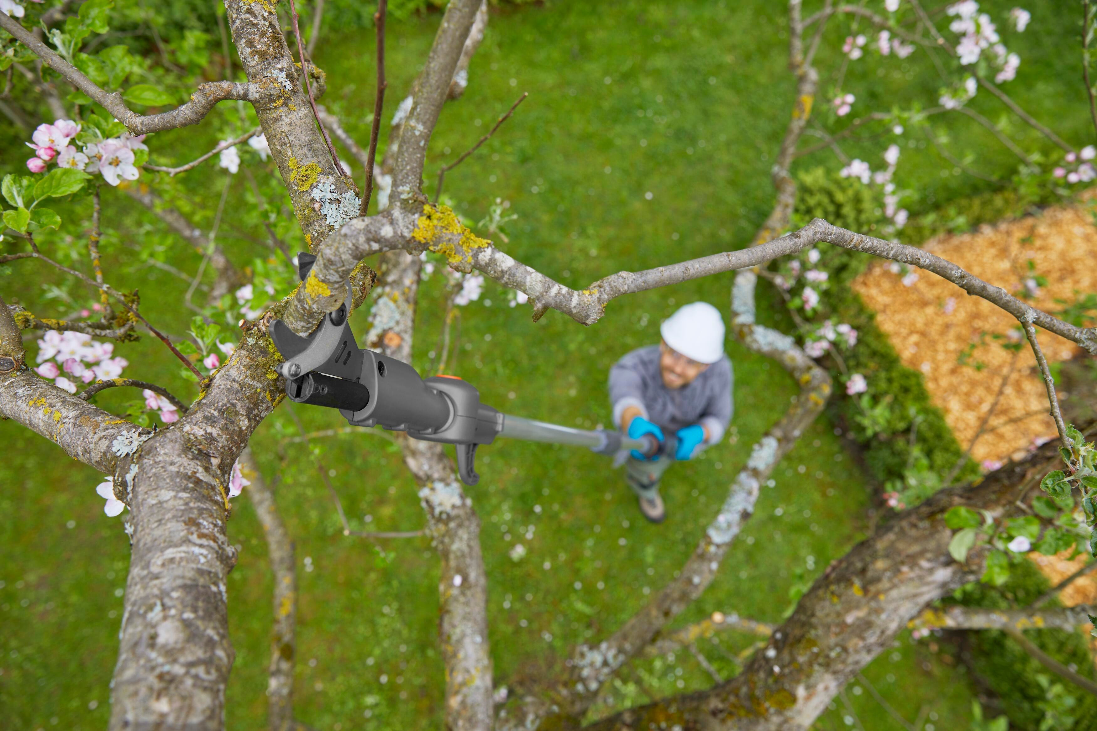 Gardena 14776-20 Akülü Teleskopik Yüksek Dal Makası Highcut 360/18V P4A Set