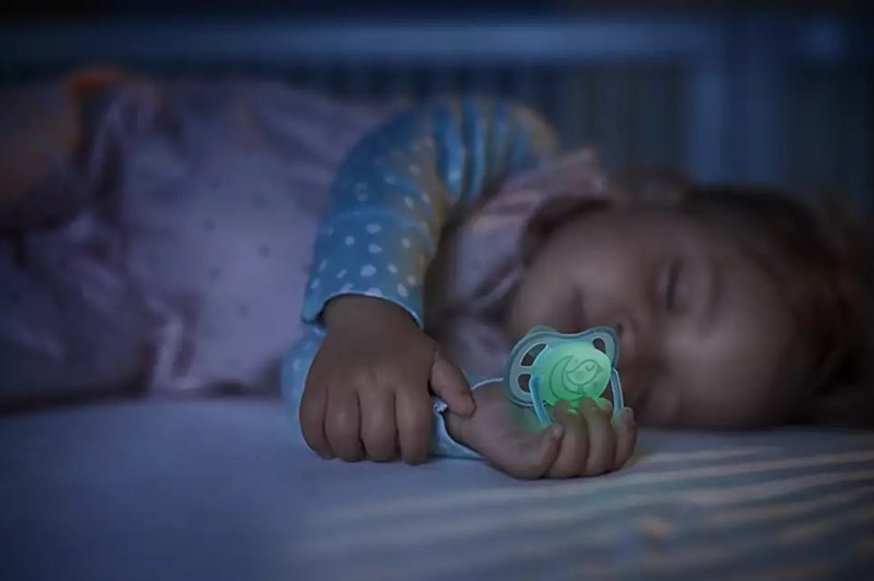Philips Avent SCF376/21 Ultra Air Karanlıkta Parlar Emzik 6-18 Ay Erkek
