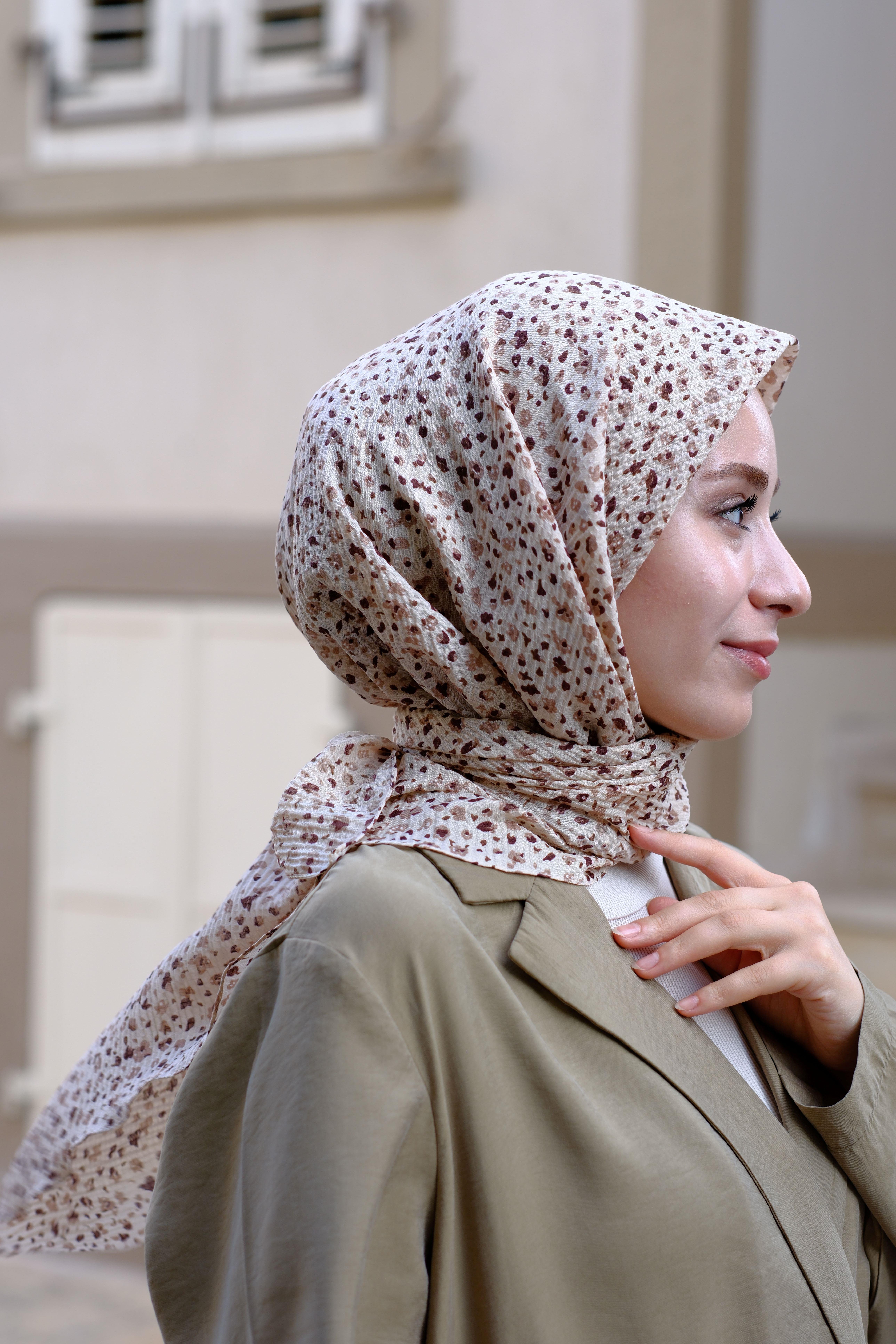 Çiçek Desenli Bürümcük Eşarp Bej