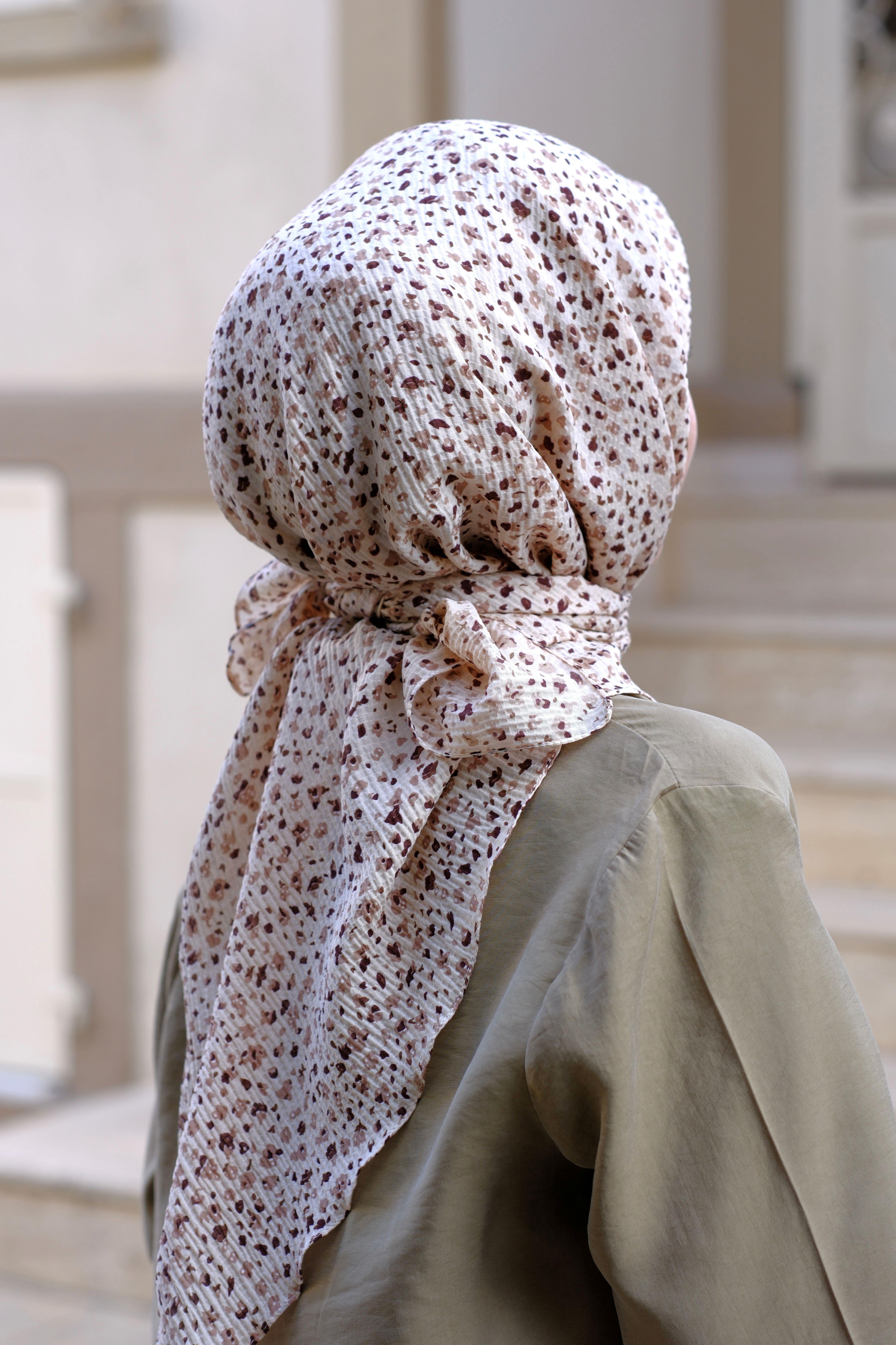 Çiçek Desenli Bürümcük Eşarp Bej