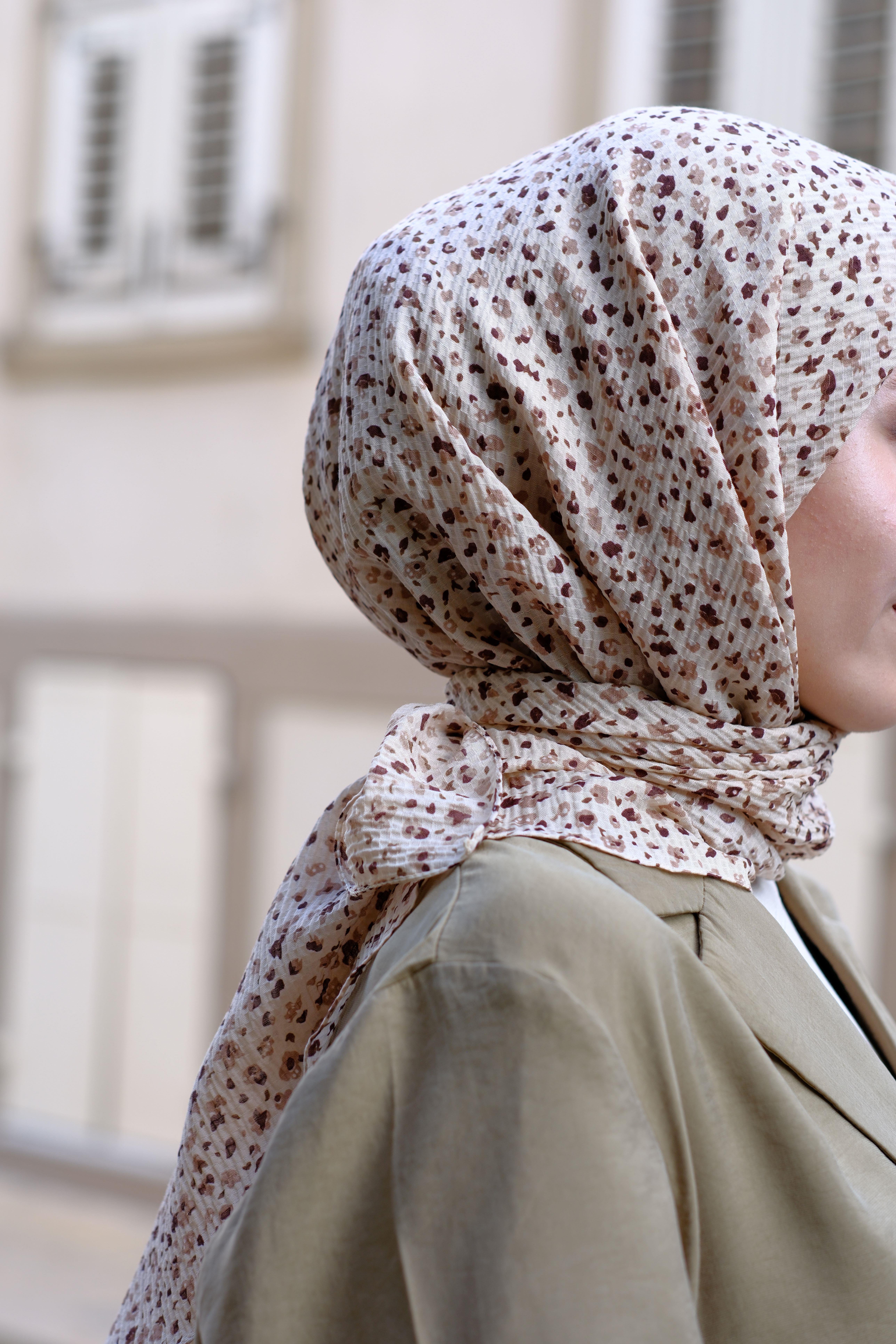 Çiçek Desenli Bürümcük Eşarp Bej